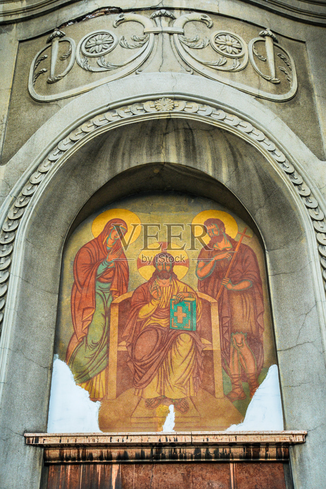 潘切沃教堂的入口照片摄影图片