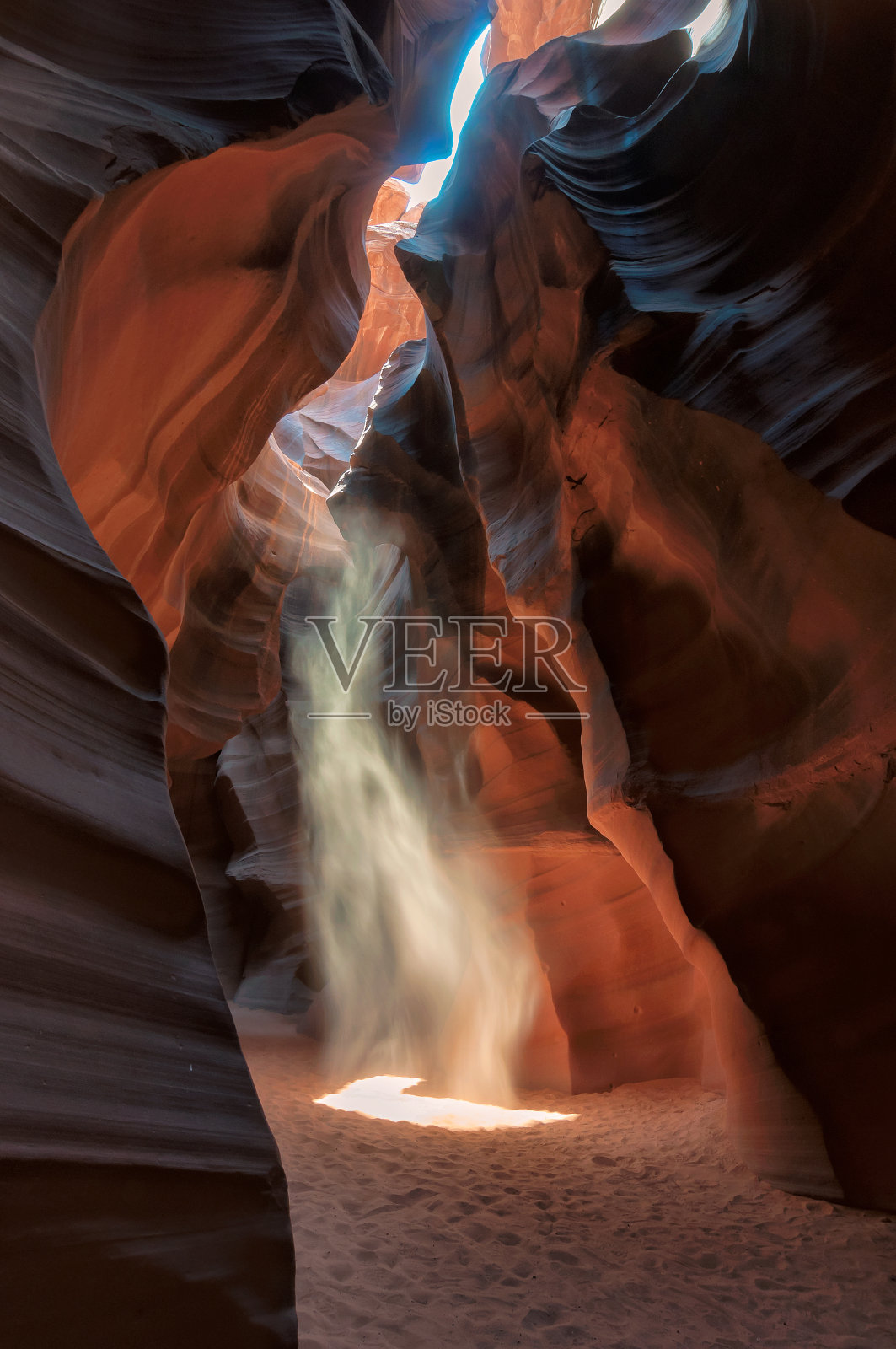 阳光在羚羊槽峡谷，佩奇，亚利桑那州照片摄影图片