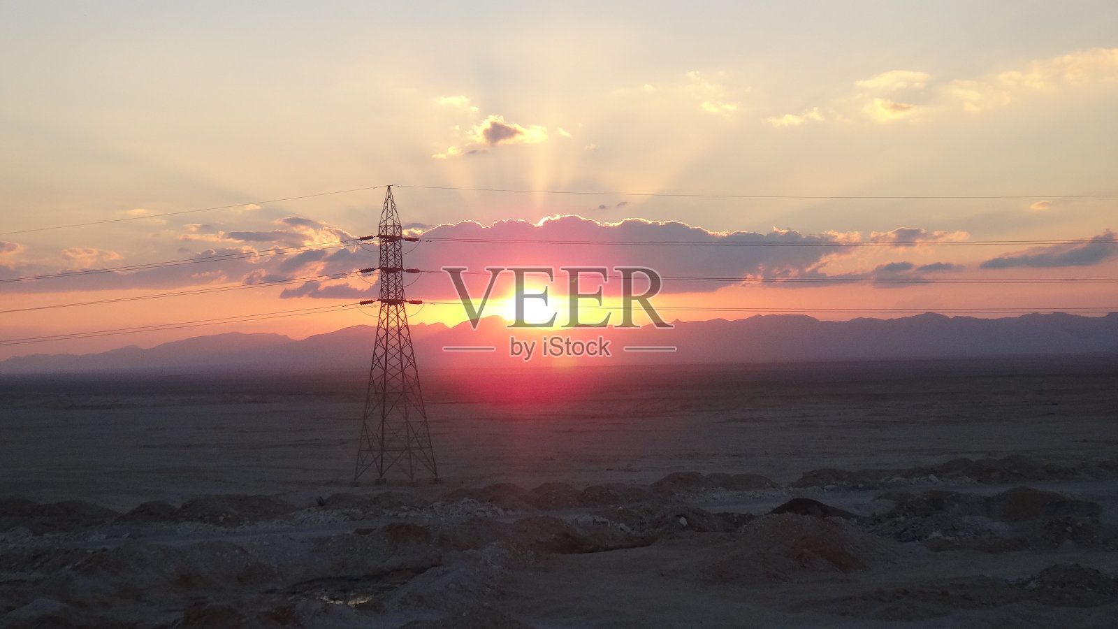 山后日落的壮丽景色照片摄影图片