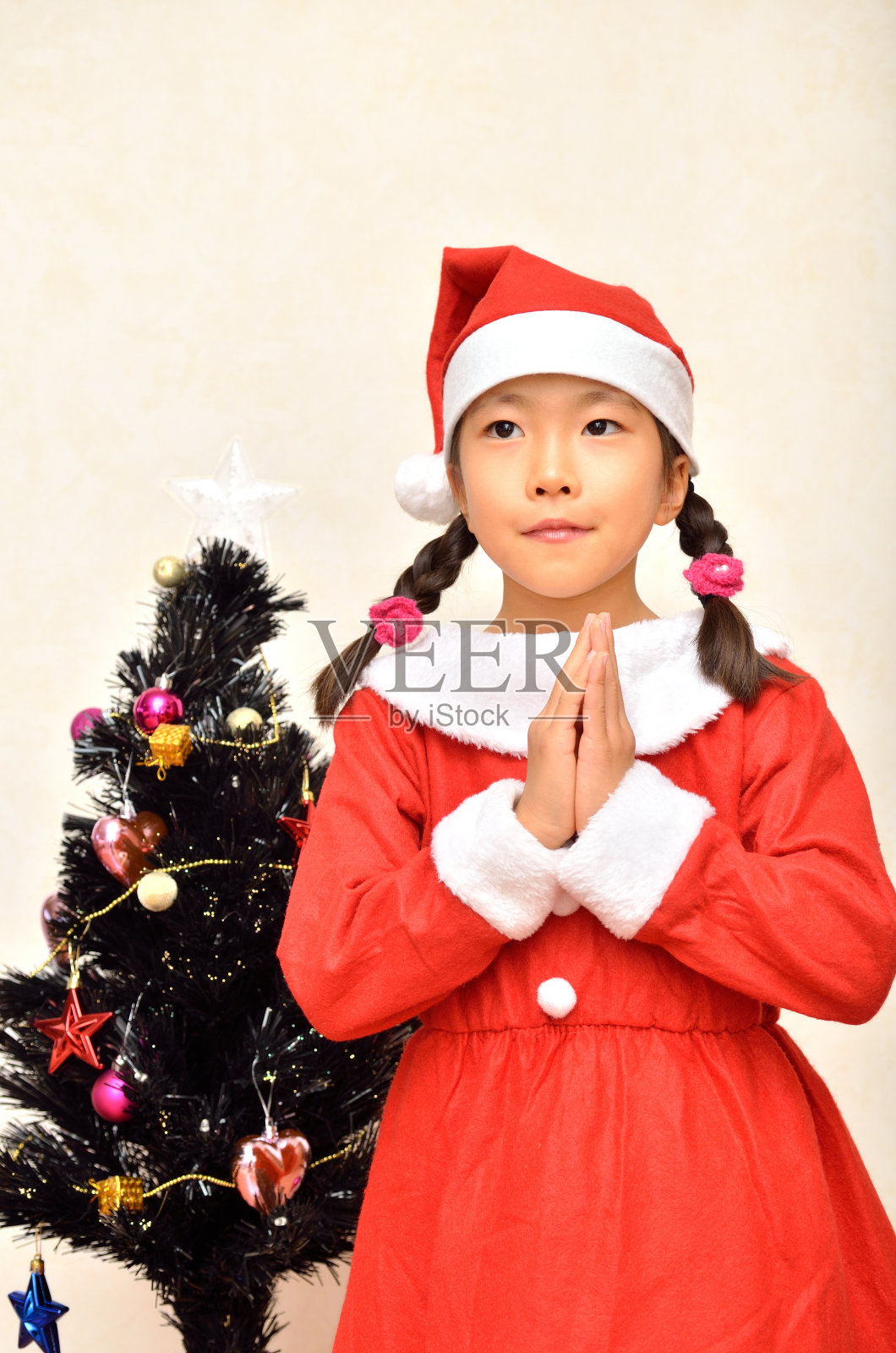 女孩们享受圣诞派对照片摄影图片