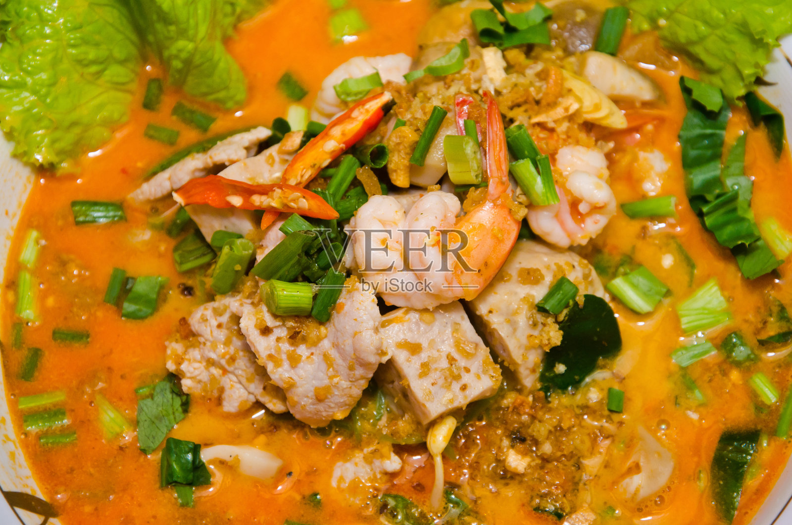 泰式面条，冬阴功，面条见辣冬阴功照片摄影图片