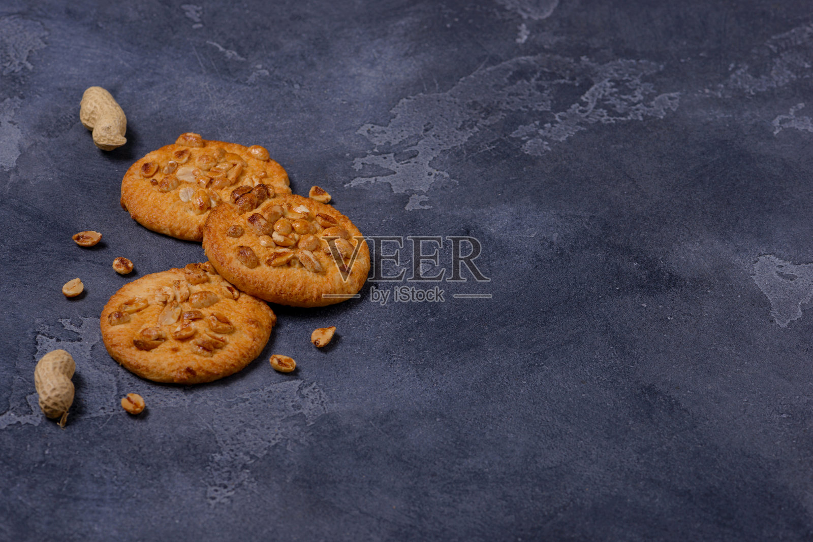 甜脆的饼干和花生照片摄影图片