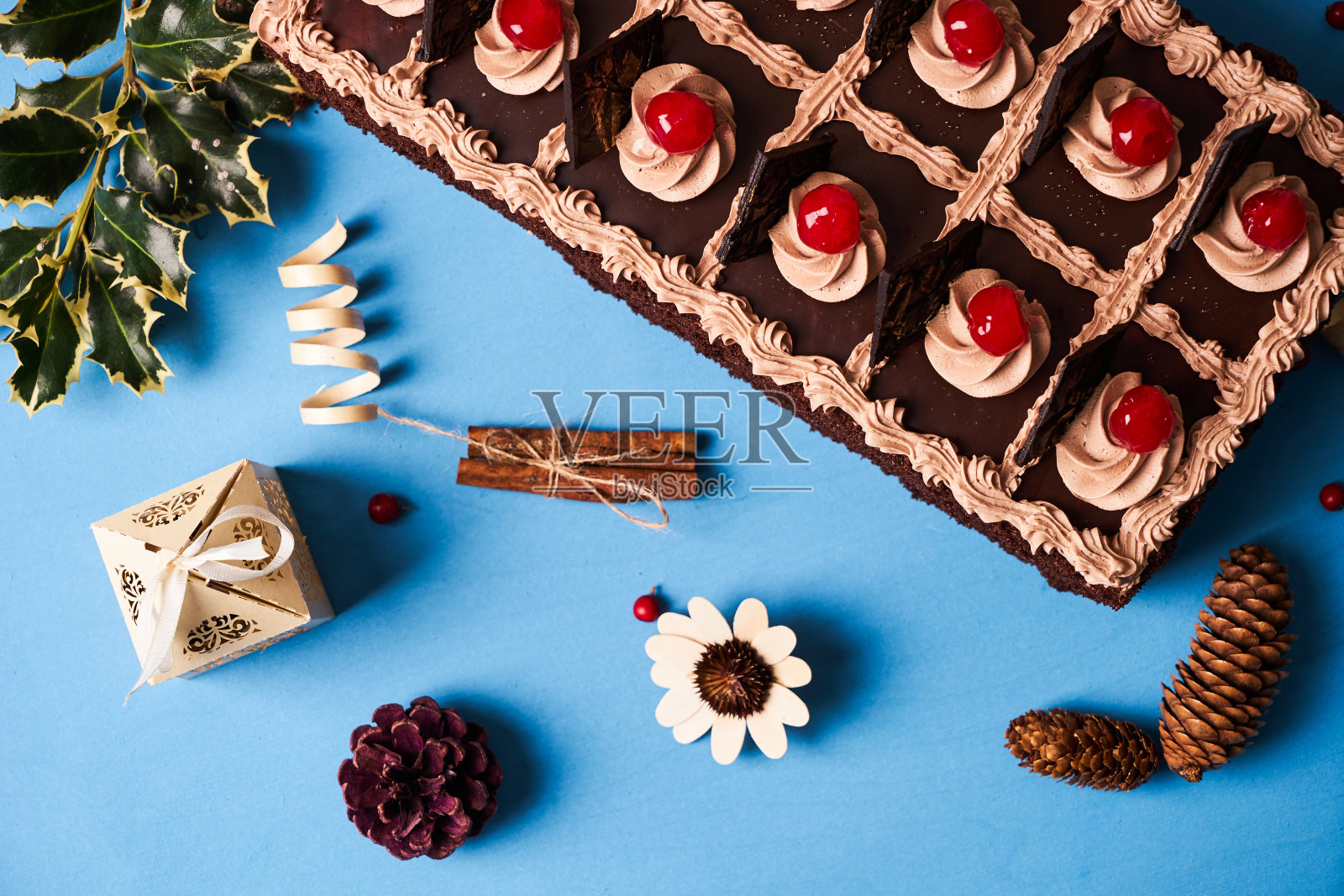 樱桃巧克力蛋糕照片摄影图片