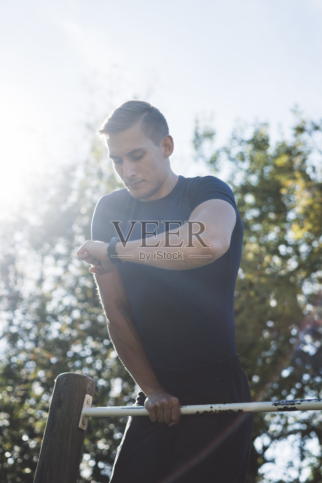 训练时检查时间照片摄影图片