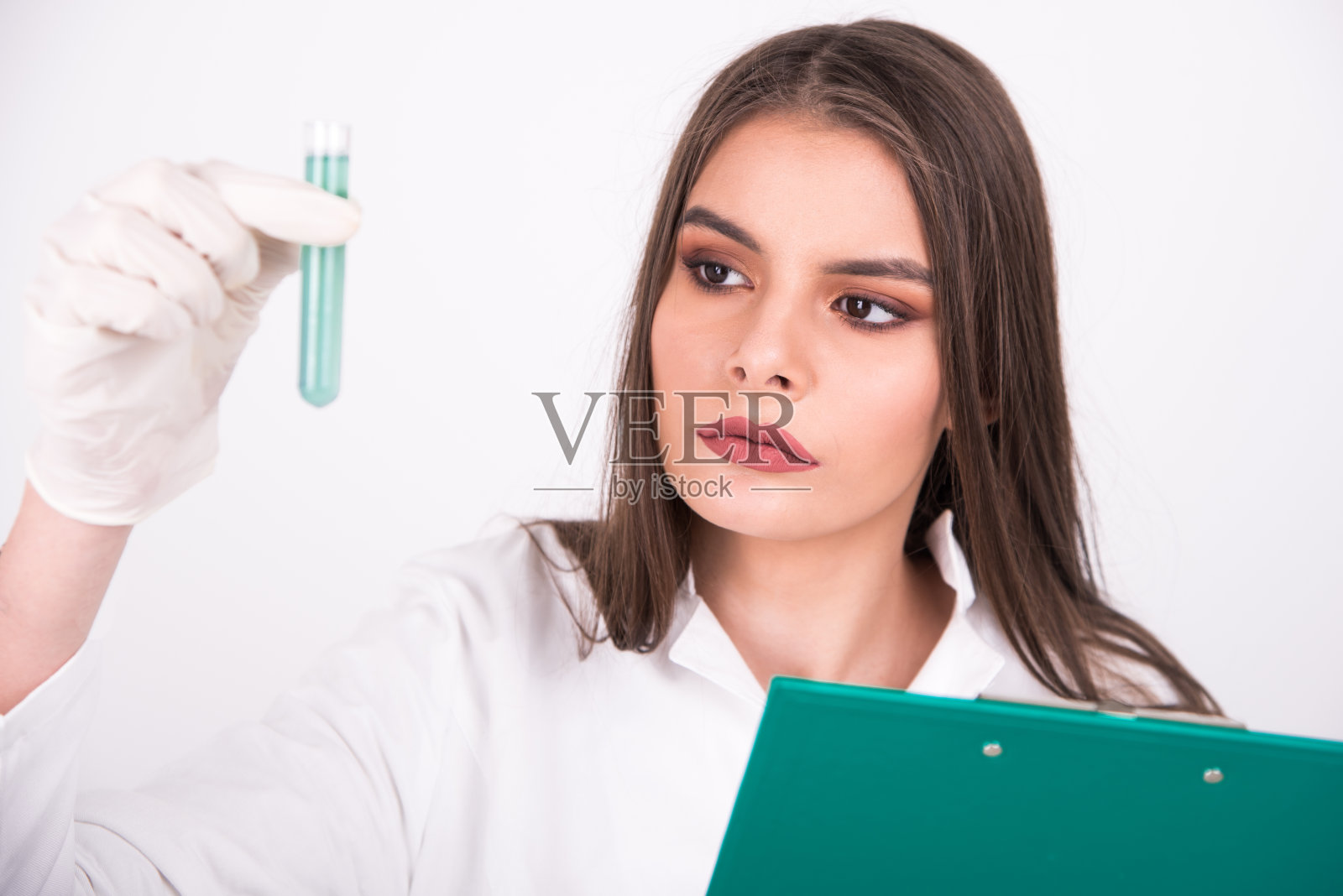 研究试管的女科学家照片摄影图片