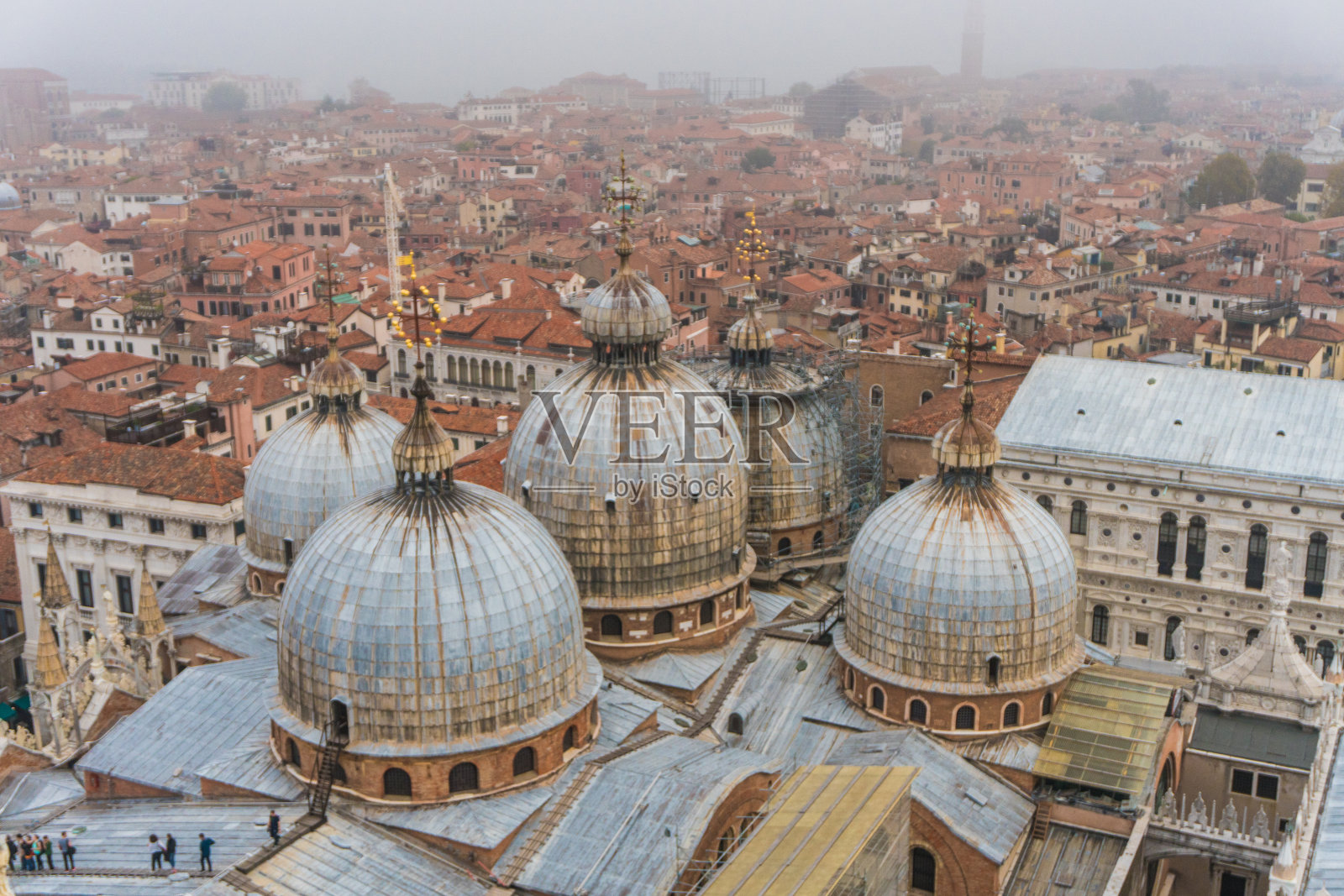 2017年10月，意大利威尼斯:圣马可广场和康帕尼尔酒店的鸟瞰图，这是意大利最著名的地标之一照片摄影图片