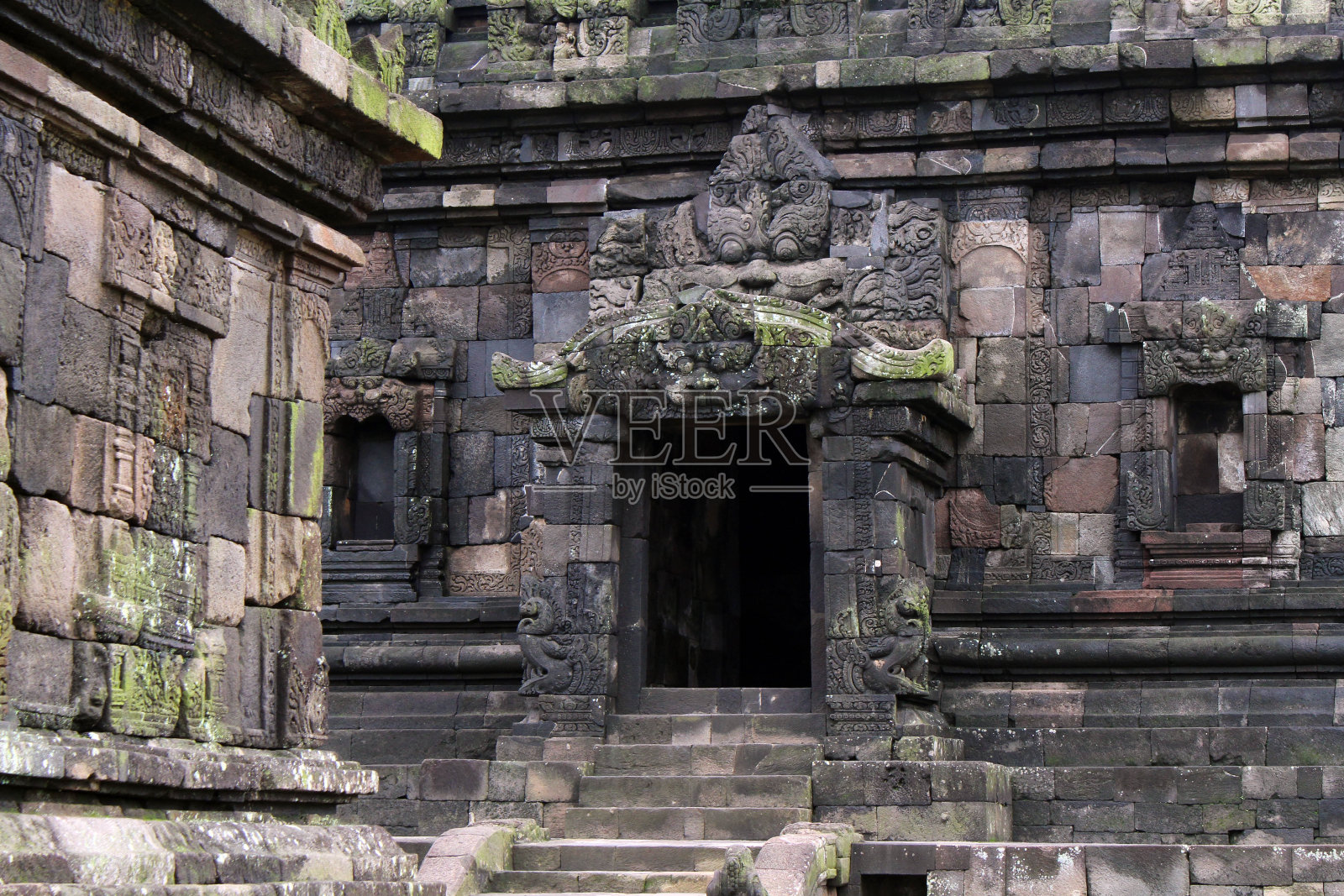 印度尼西亚的日惹有几十座寺庙(除了著名的婆罗浮屠和普兰巴南)照片摄影图片
