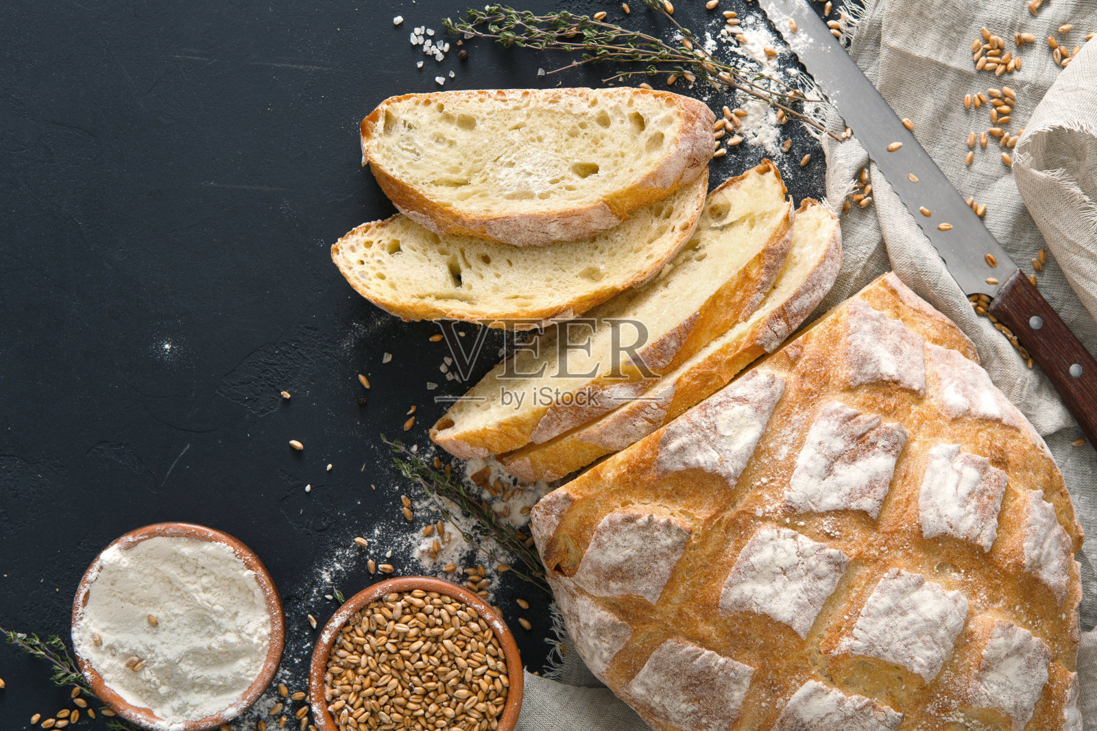 面包店的概念。大量的切片面包背景照片摄影图片