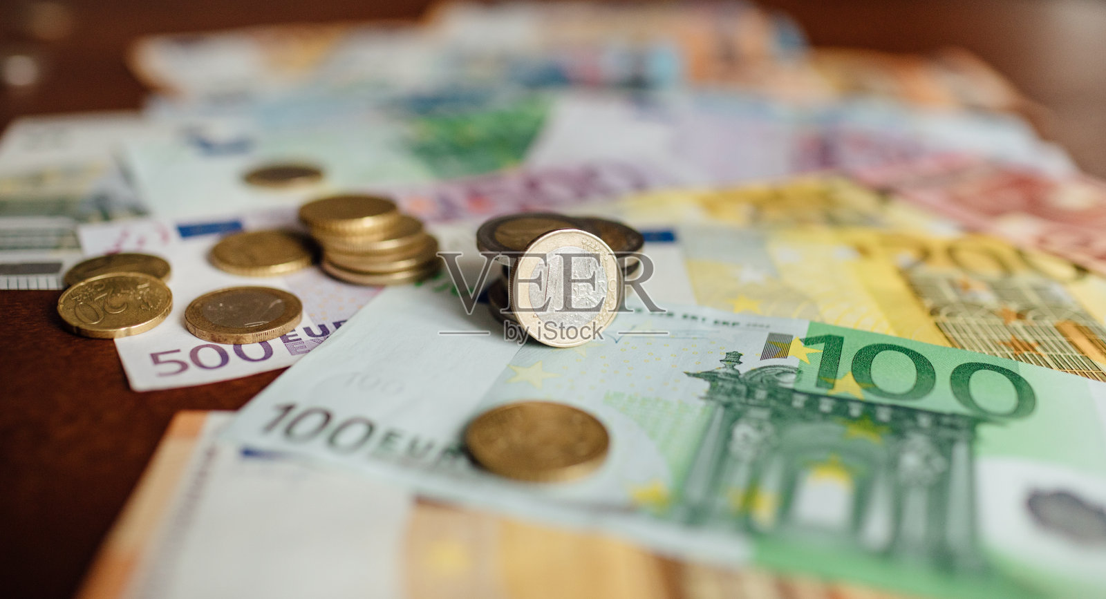 欧元的钱。欧元现金的背景。欧元纸币的钱照片摄影图片