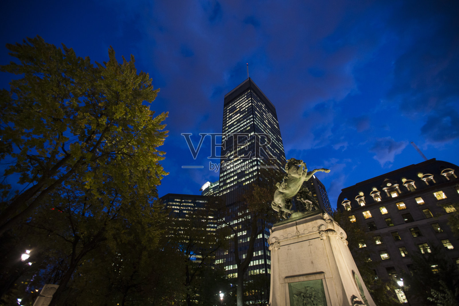 蒙特利尔市区蓝色时间照片摄影图片