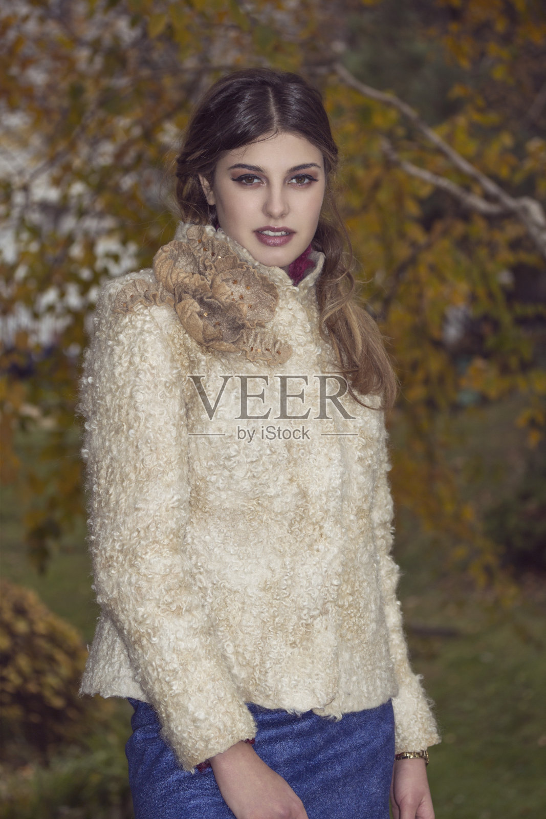 时尚肖像年轻美丽的女人。照片摄影图片