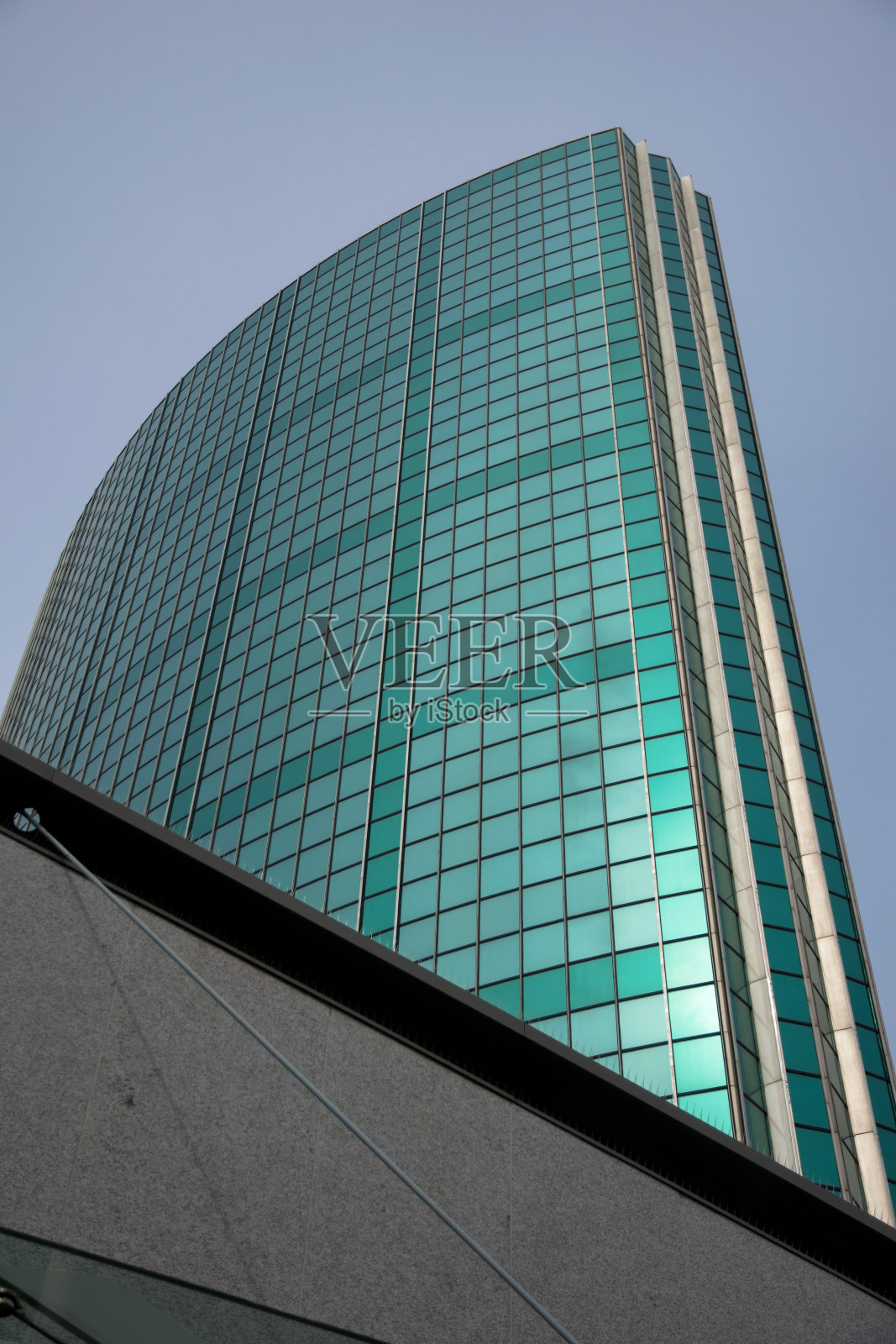 荷兰建筑：多云天空下的午后风光照片摄影图片