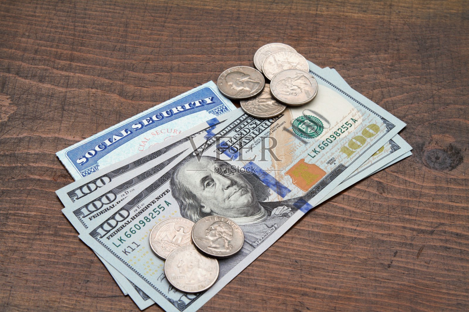 钱:美国的钱加上社会保障卡照片摄影图片