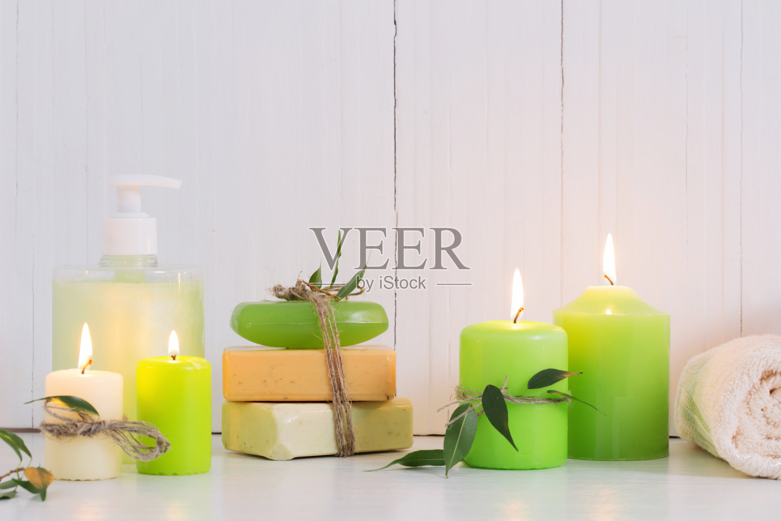 美丽的构成水疗处理在白色的背景照片摄影图片