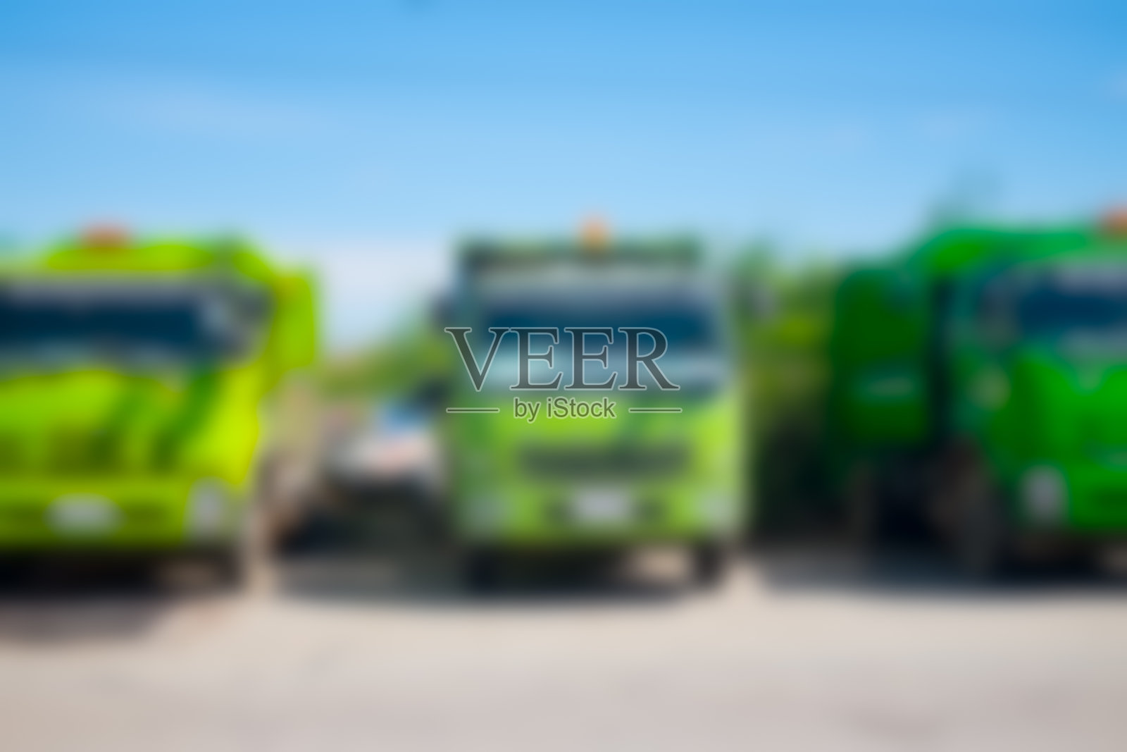 模糊垃圾车(绿色车)背景照片摄影图片