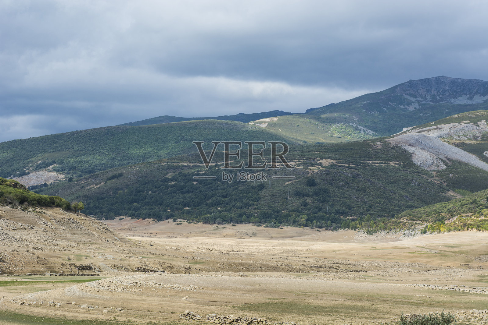 坎塔布里安山的壮观景色照片摄影图片