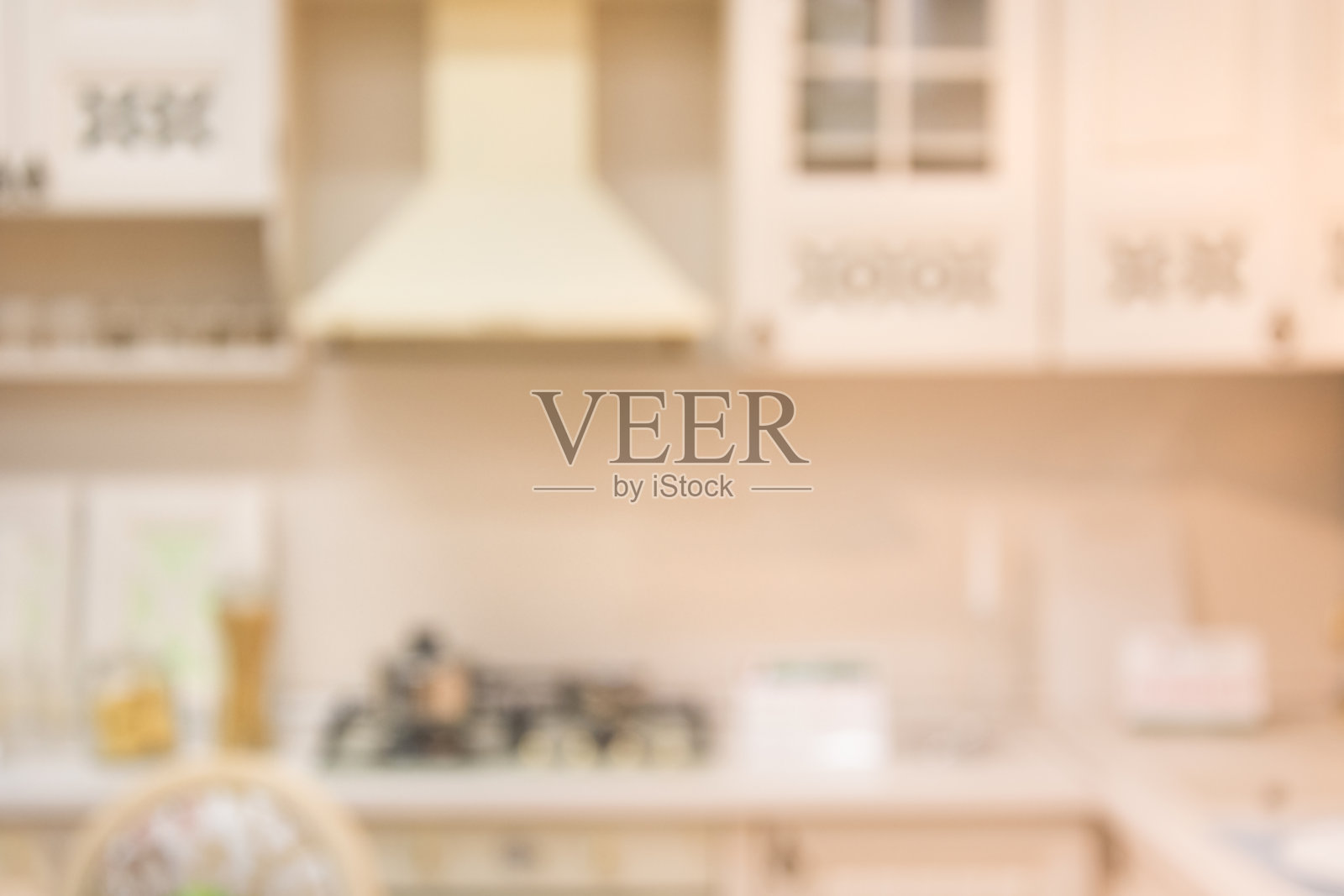 模糊的背景。现代粉彩厨房与散景灯。照片摄影图片