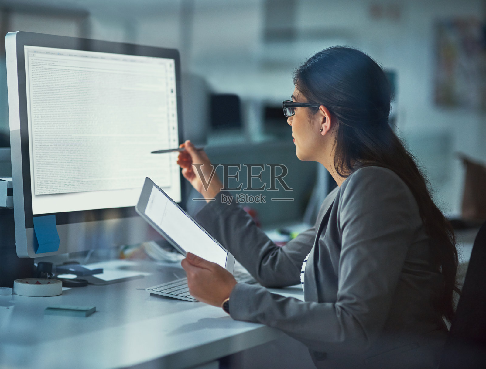 做双重检查照片摄影图片