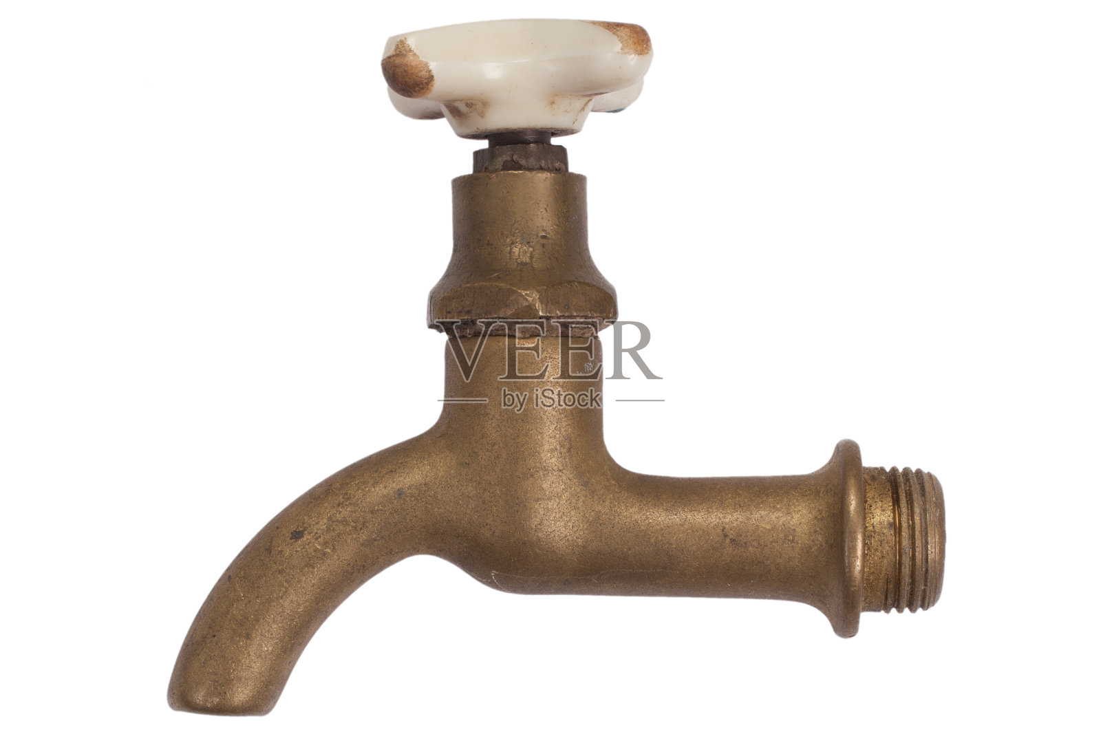 古老的青铜水龙头孤立在白色。照片摄影图片