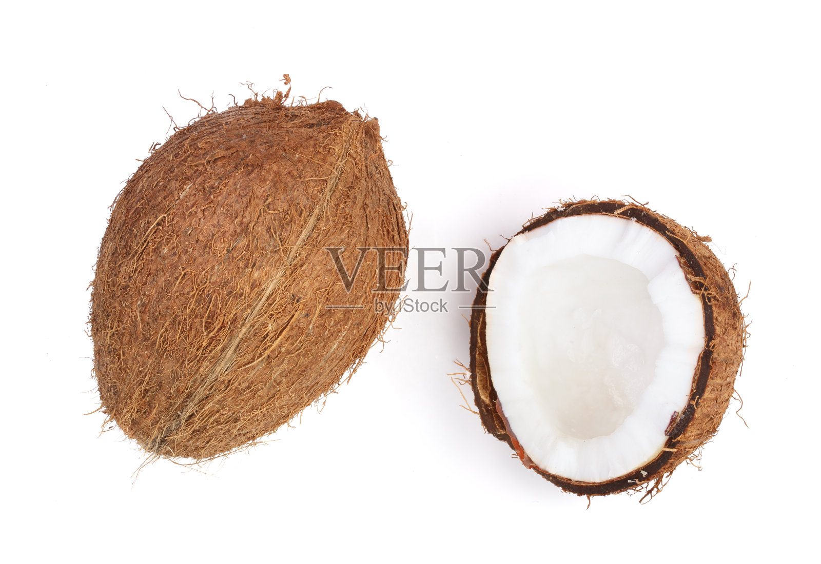 整个椰子有一半孤立在白色背景上。平的。俯视图照片摄影图片