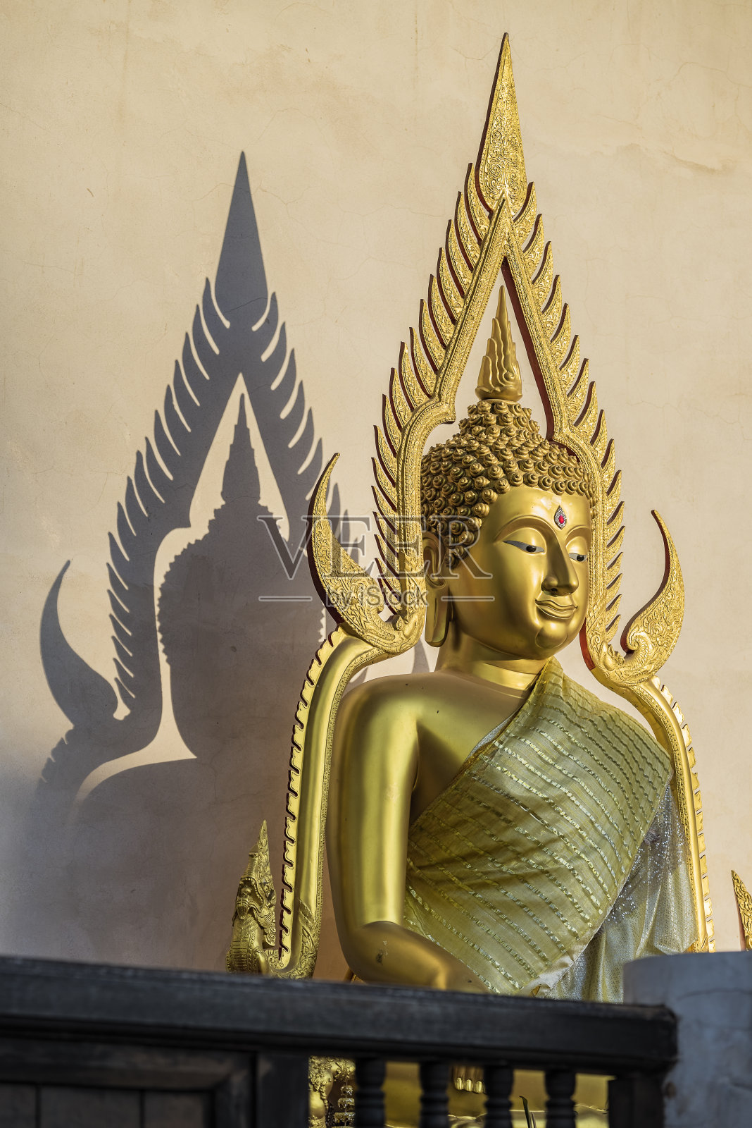 泰国佛教寺庙佛像，曼谷寺庙地标，泰国身份文化照片摄影图片