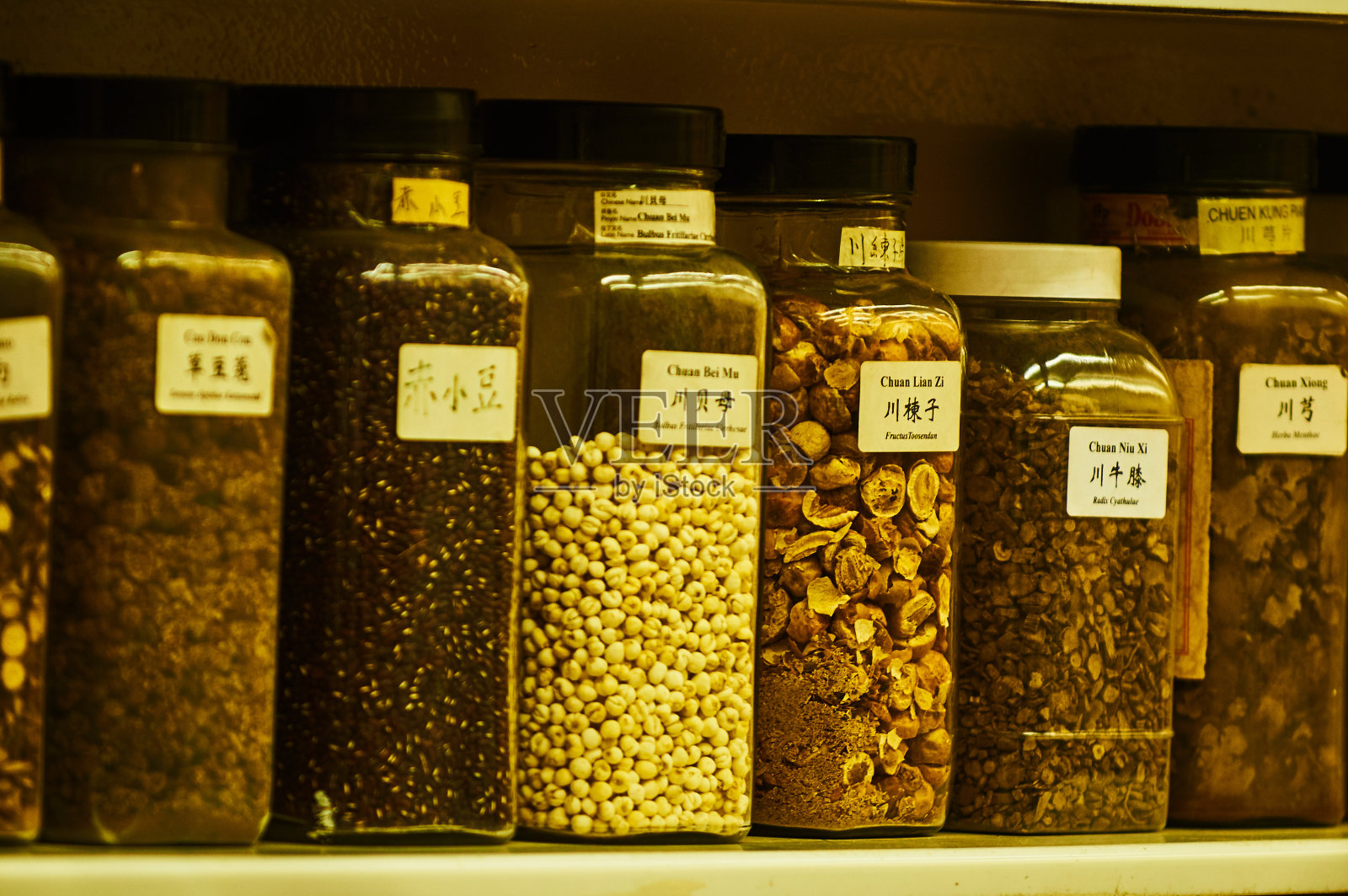 中药材：伦敦唐人街的红灯笼，中国新年照片摄影图片