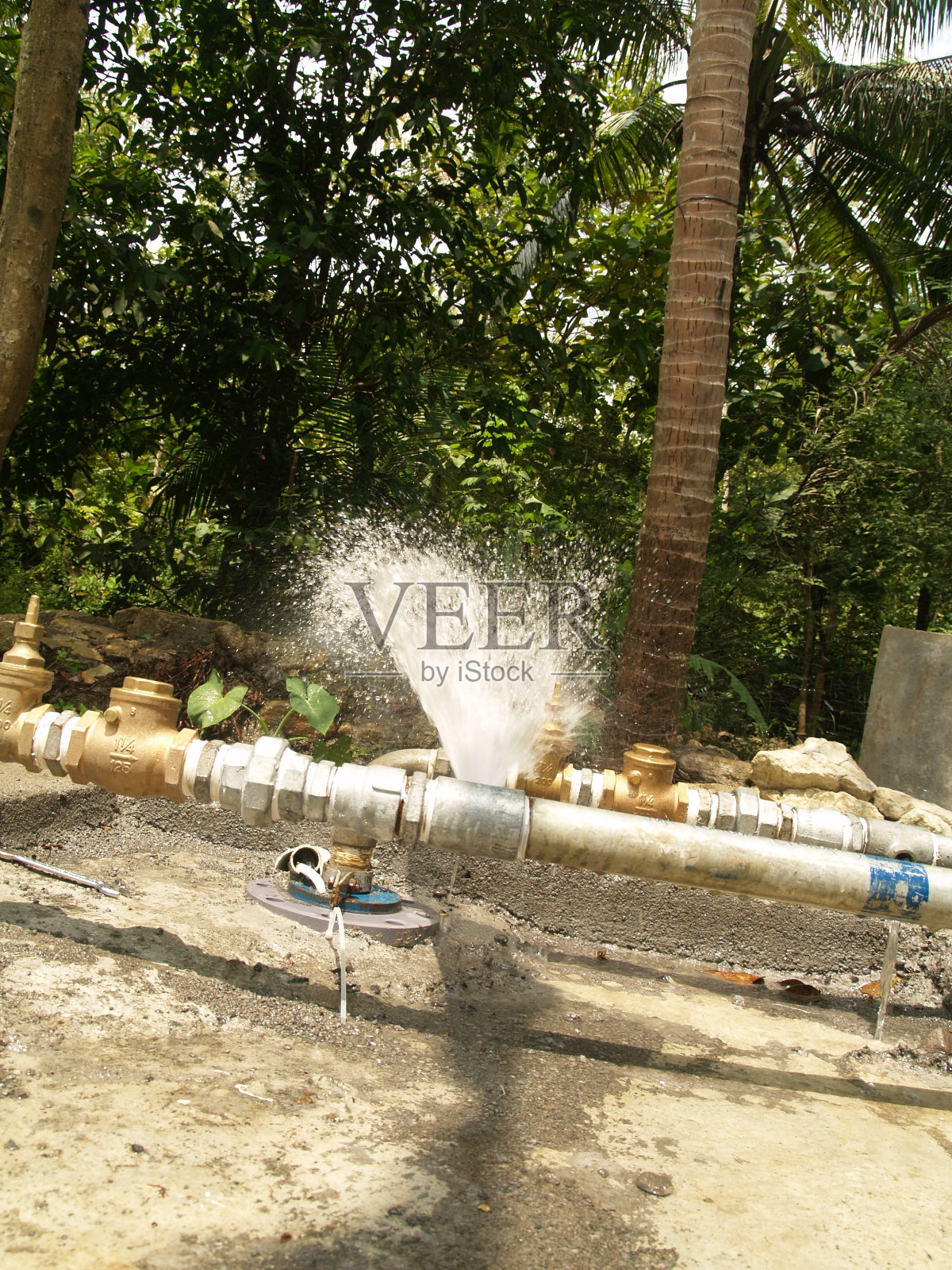 管道泄漏照片摄影图片