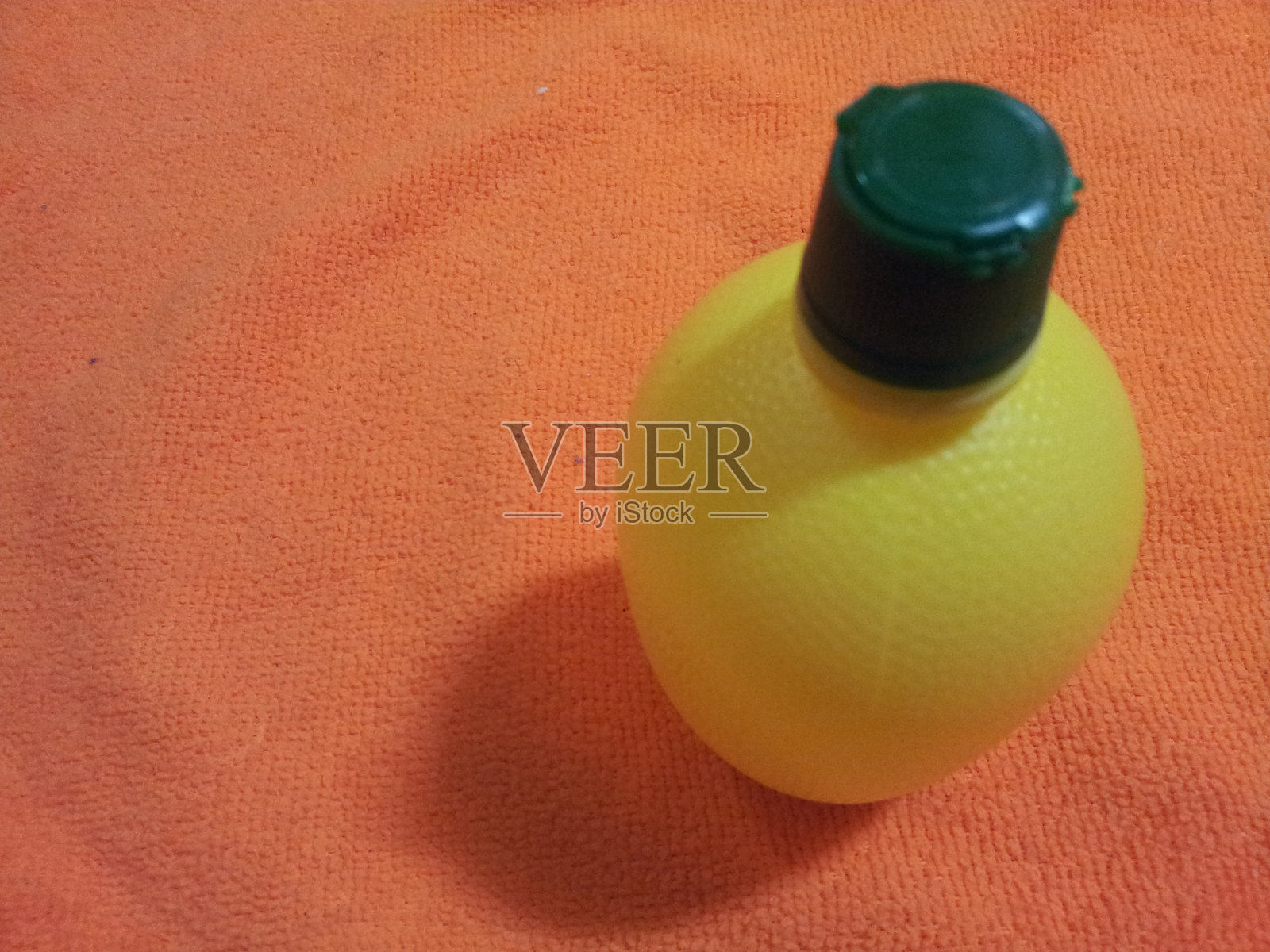 绿盖柠檬汁瓶照片摄影图片