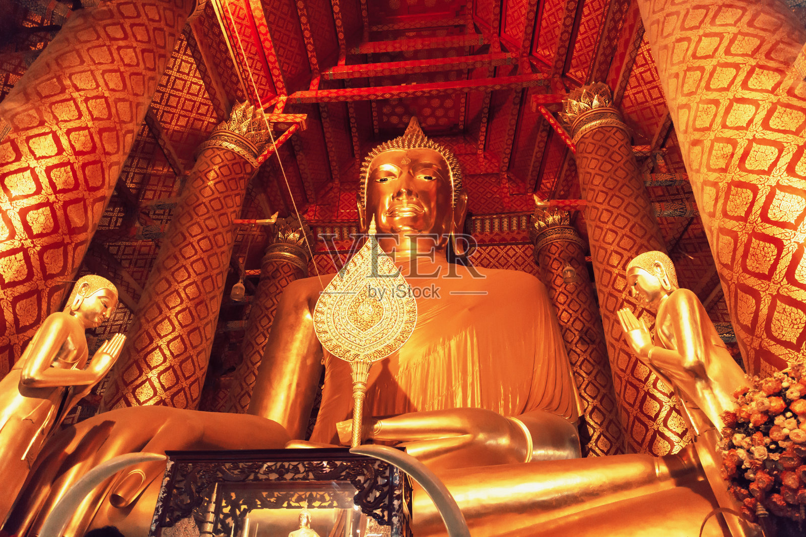 泰国大城府法南清寺巨大的金佛照片摄影图片