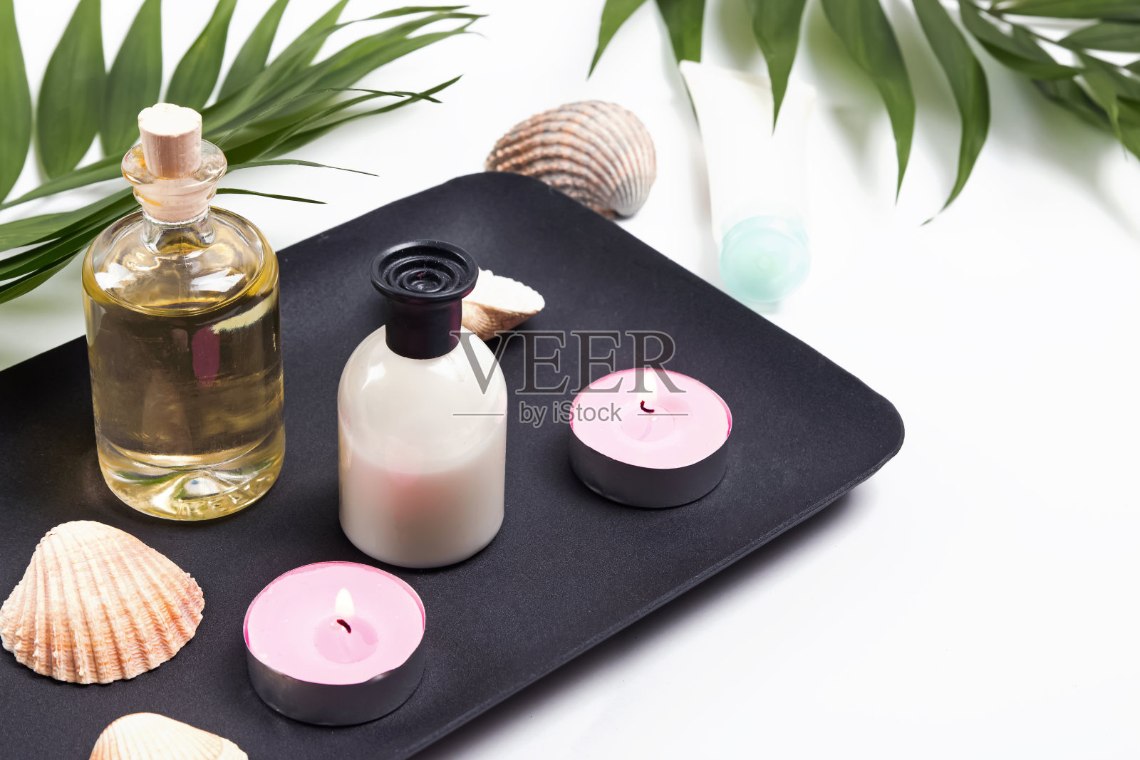 香薰油、蜡烛等spa配件照片摄影图片