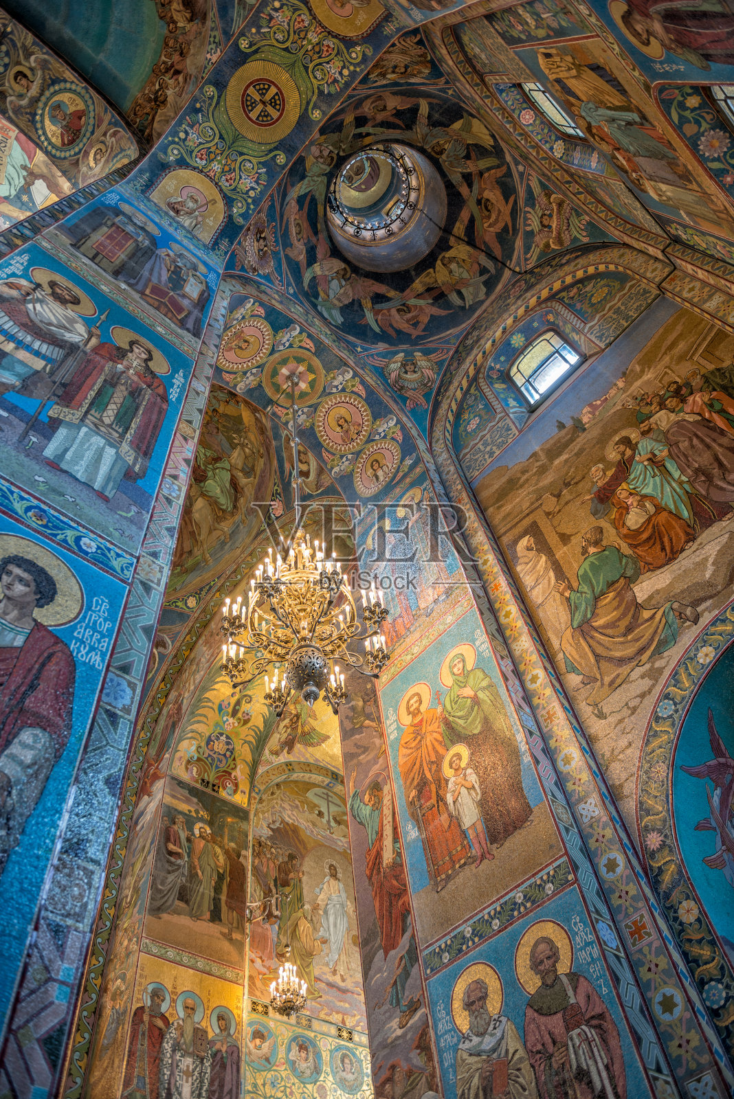 圣彼德堡滴血大教堂内的救世主照片摄影图片