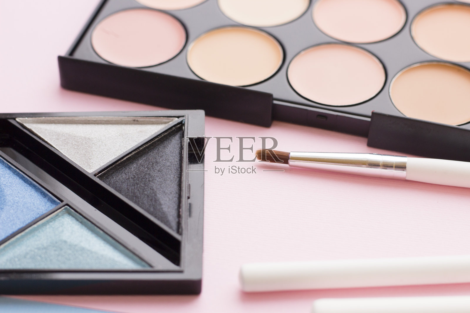 色彩柔和的化妆品背景照片摄影图片