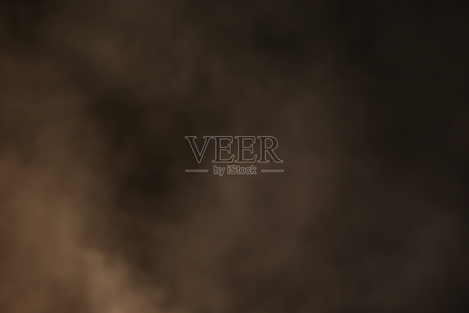 黑色背景上的抽象神秘烟雾照片摄影图片