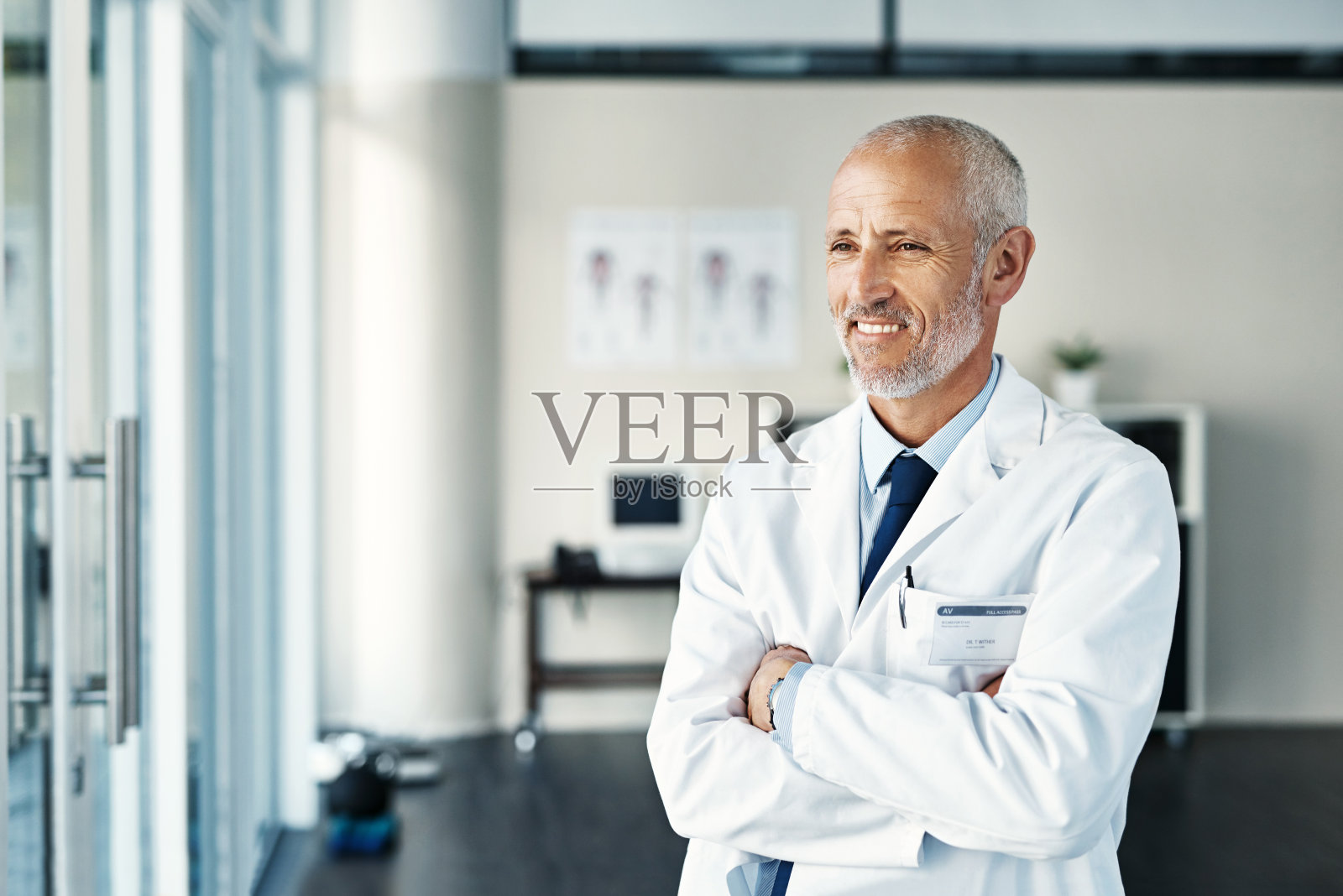 他有丰富的医术和经验照片摄影图片