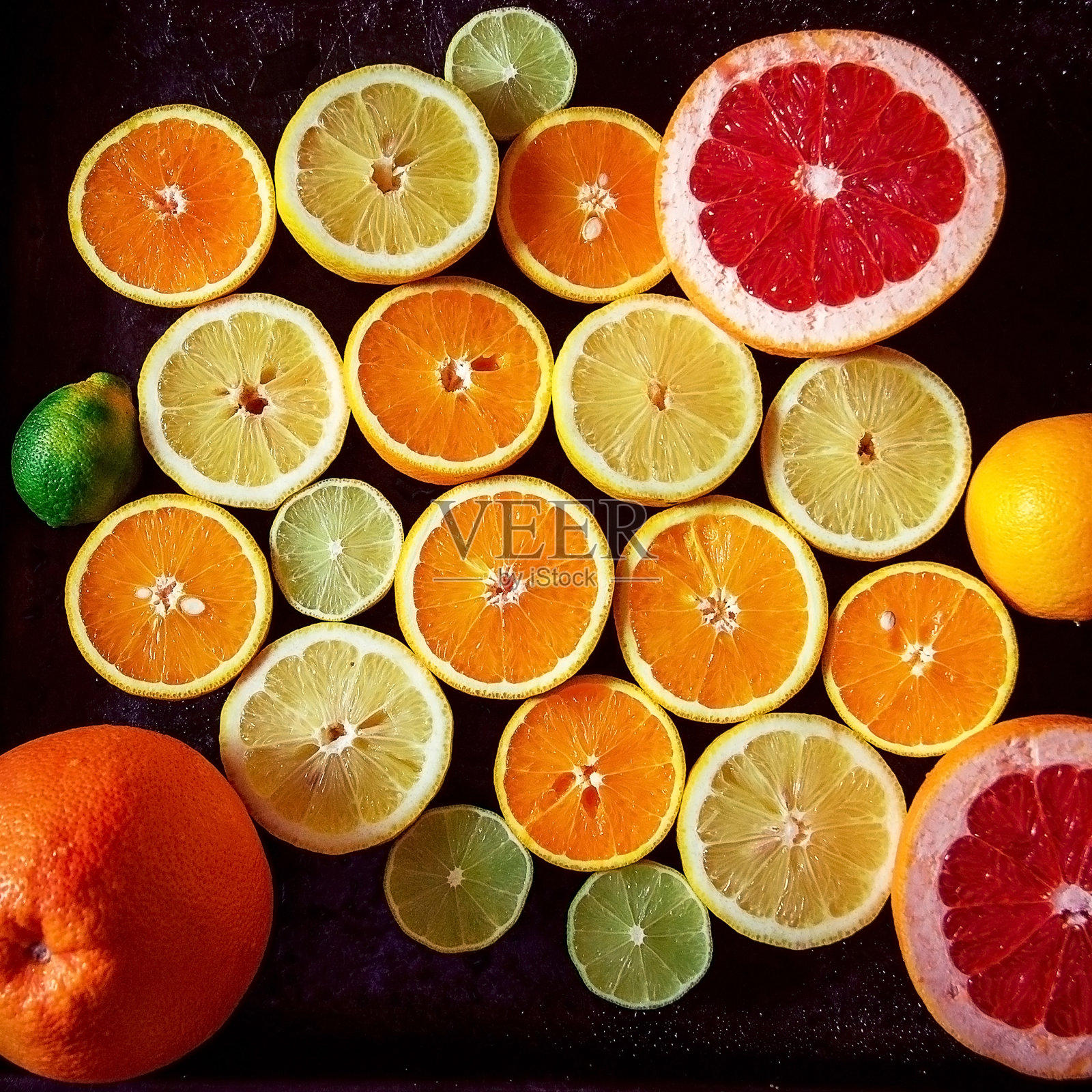 柑橘类水果，维生素片，橙子，葡萄柚，酸橙，多汁水果背景照片摄影图片