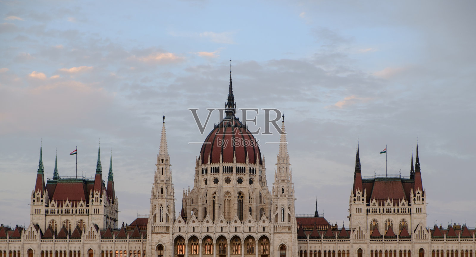 日落时分的匈牙利议会大厦照片摄影图片