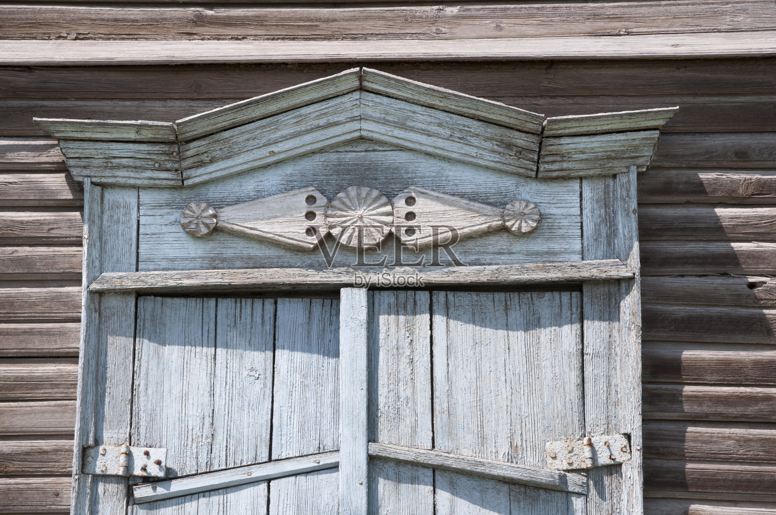 俄罗斯老木屋窗户的碎片照片摄影图片