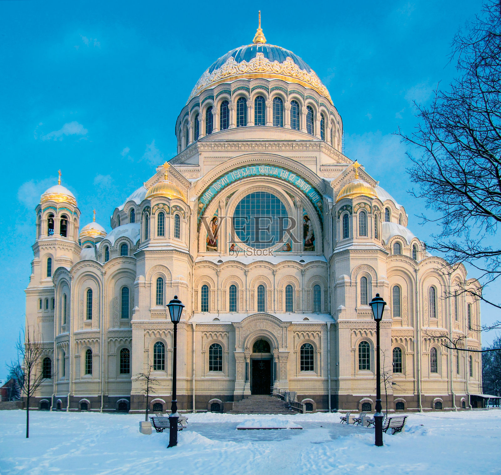 克朗施塔特海军大教堂(海洋大教堂)冬天的一天。在俄罗斯圣彼得堡附近。照片摄影图片