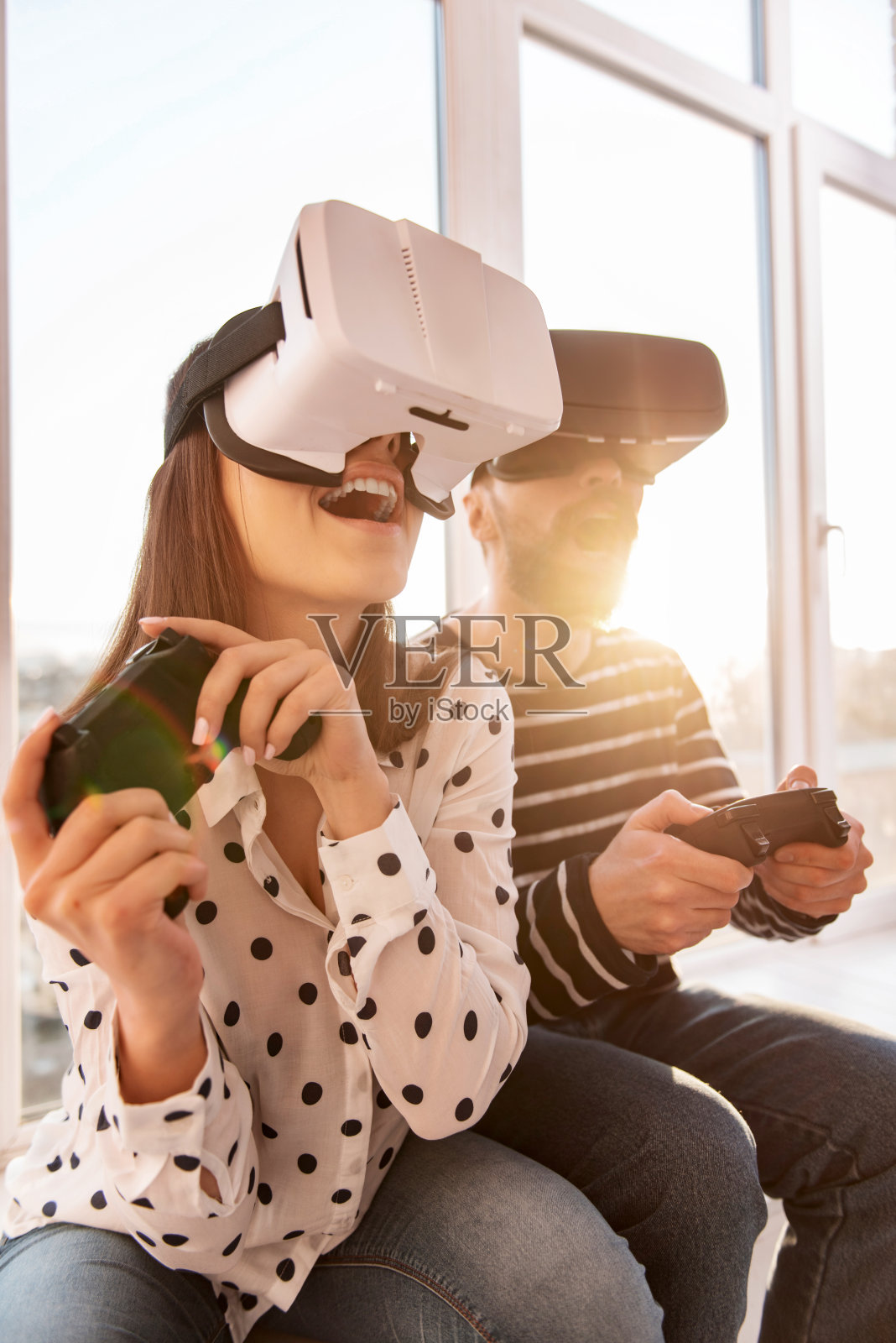 惊美女开始VR游戏照片摄影图片