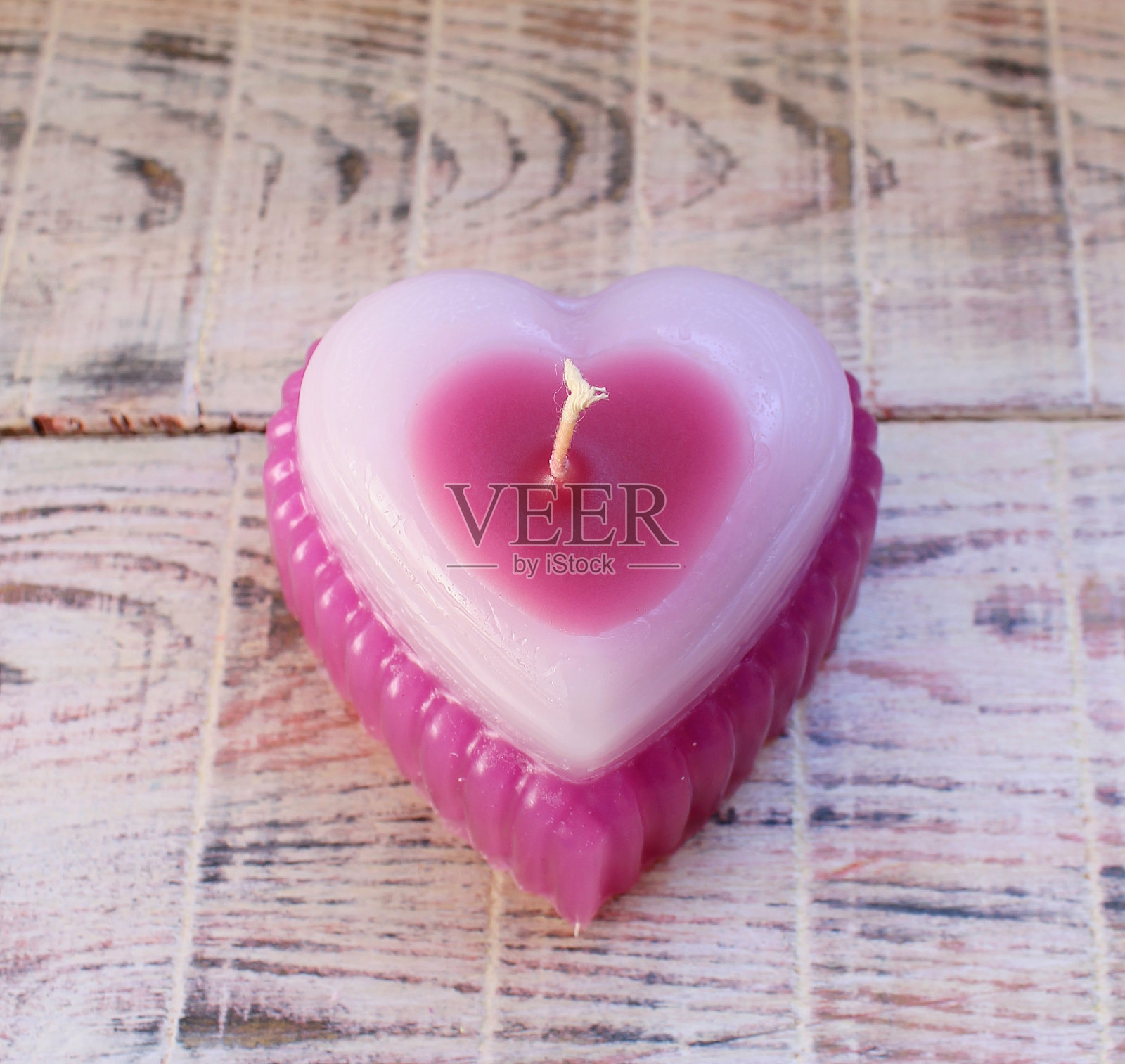 情人节的蜡烛芳香如心。照片摄影图片