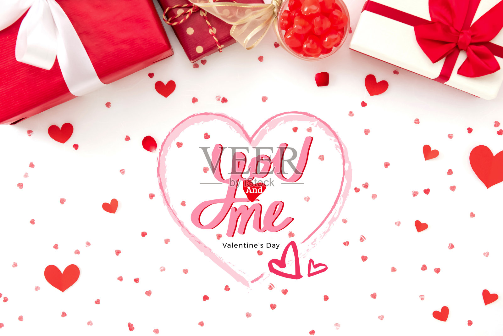 情人节问候短信与礼物盒和糖果照片摄影图片