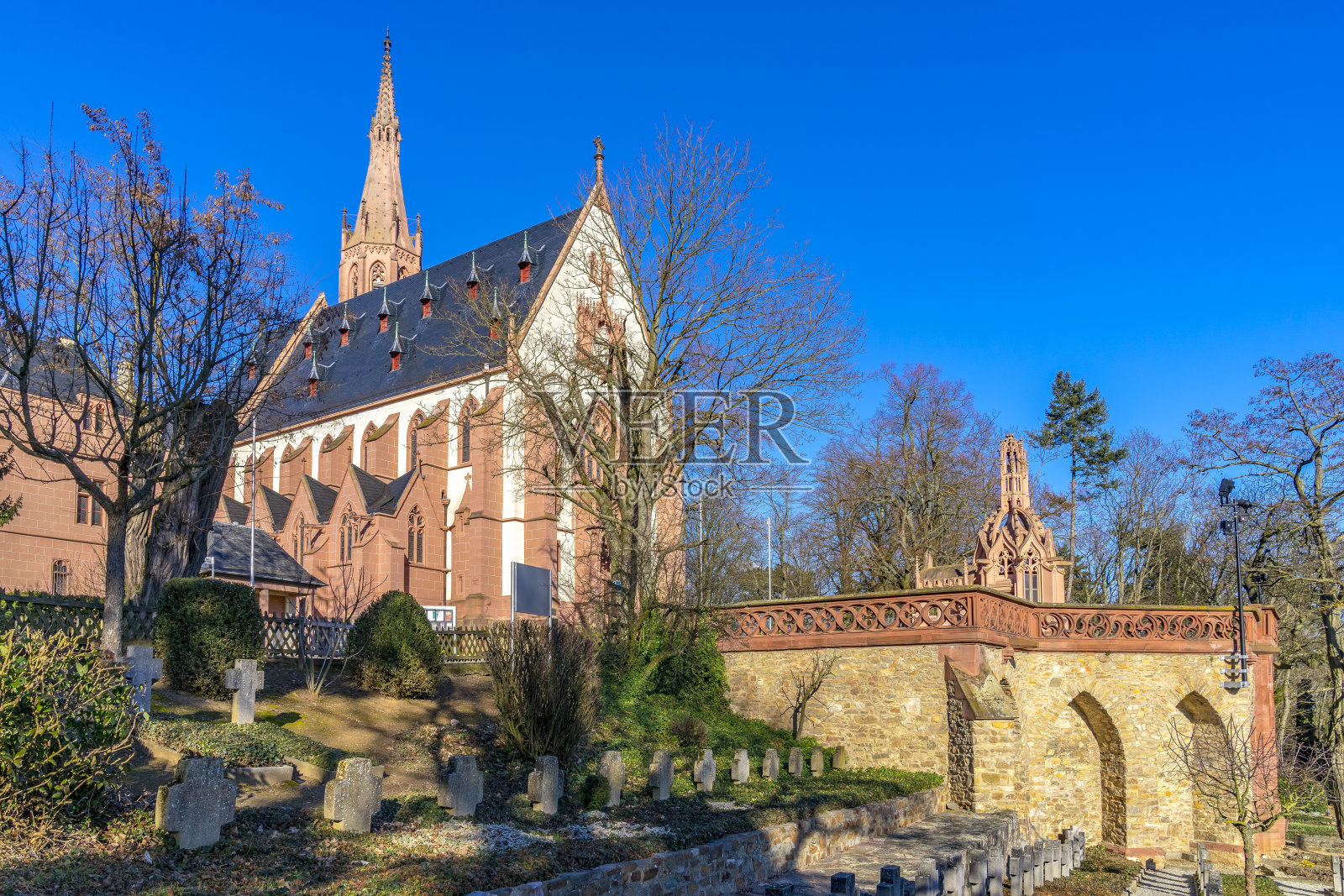 德国莱茵兰普法尔茨市宾根/莱茵上方的罗库斯卡佩尔教堂照片摄影图片