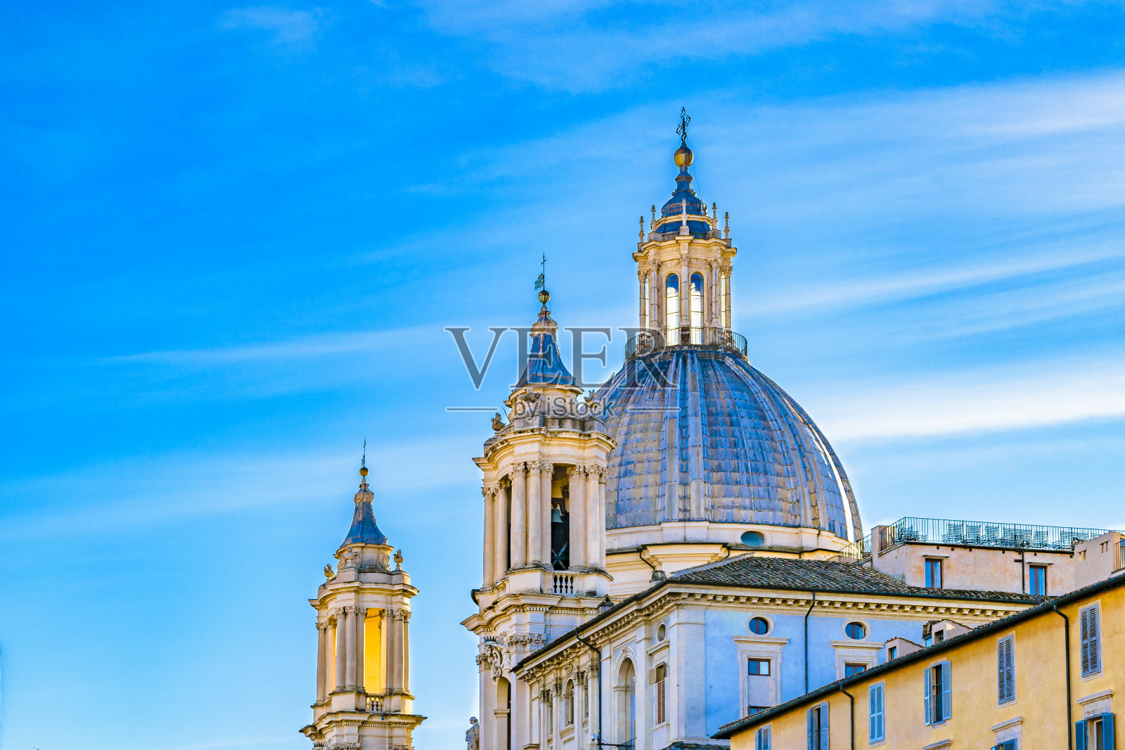 意大利罗马，纳博纳广场，圣塔尼教堂外观照片摄影图片