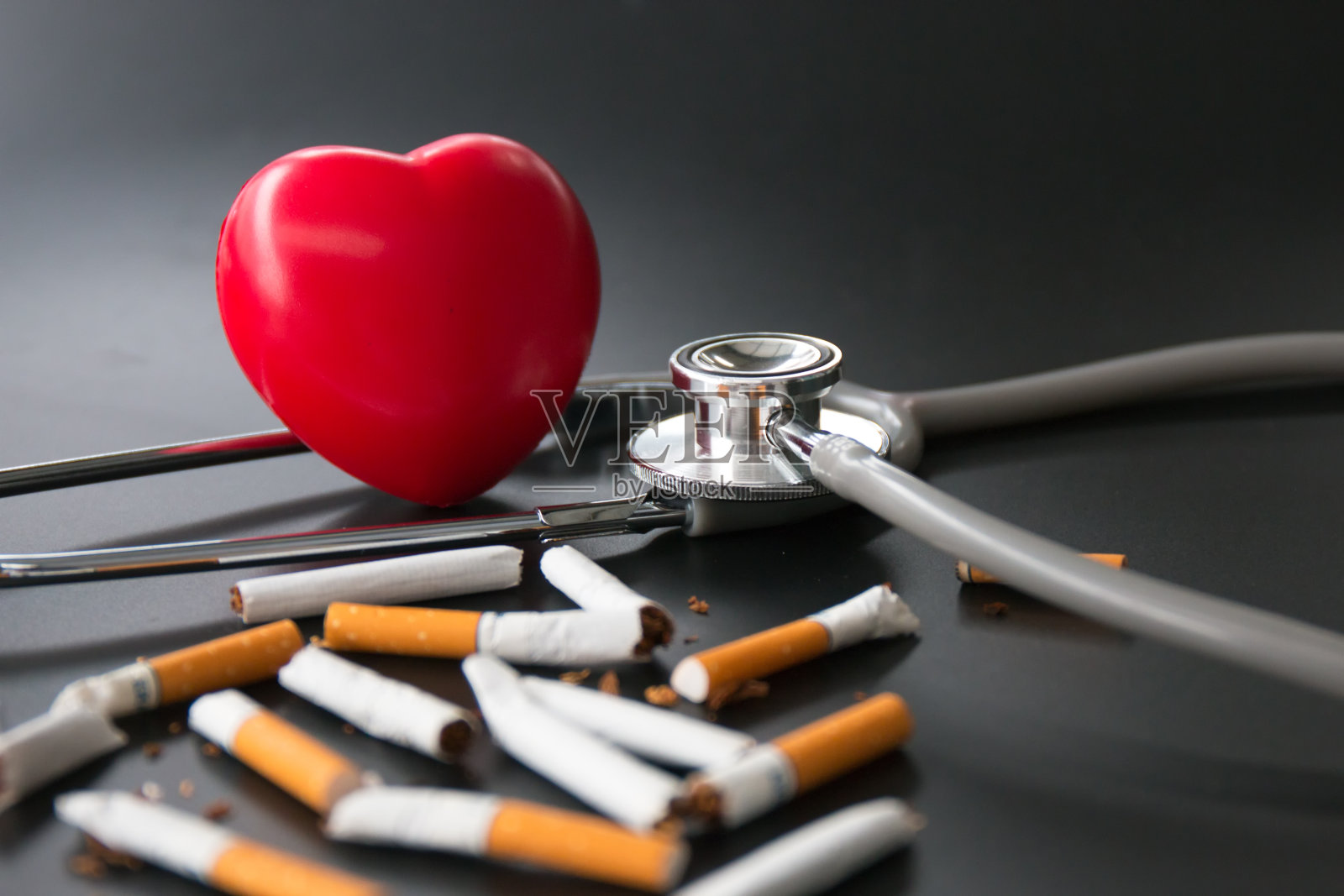 心脏病和吸烟照片摄影图片