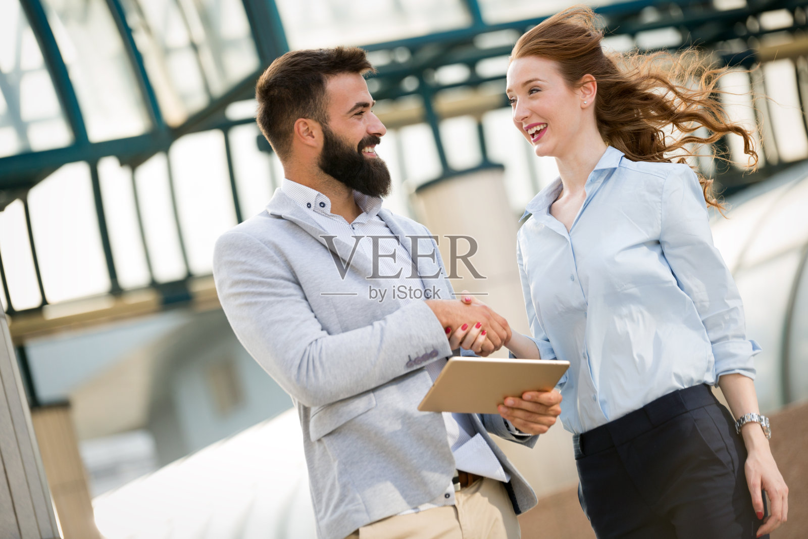 年轻有吸引力的商业伙伴的照片照片摄影图片