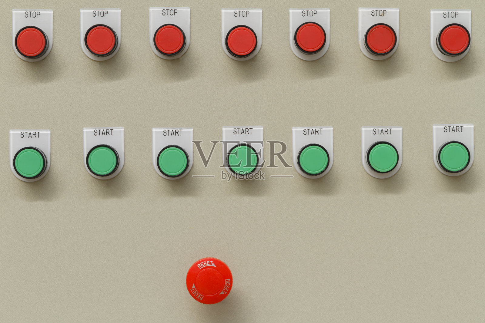 红色紧急停止开关和绿色启动按钮照片摄影图片