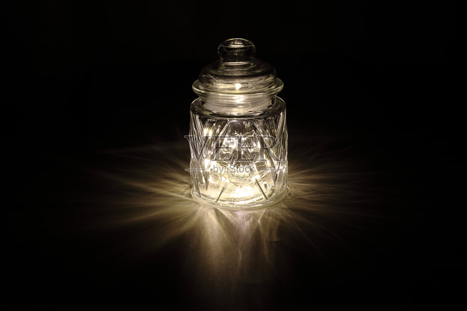 光线透过玻璃罐照片摄影图片
