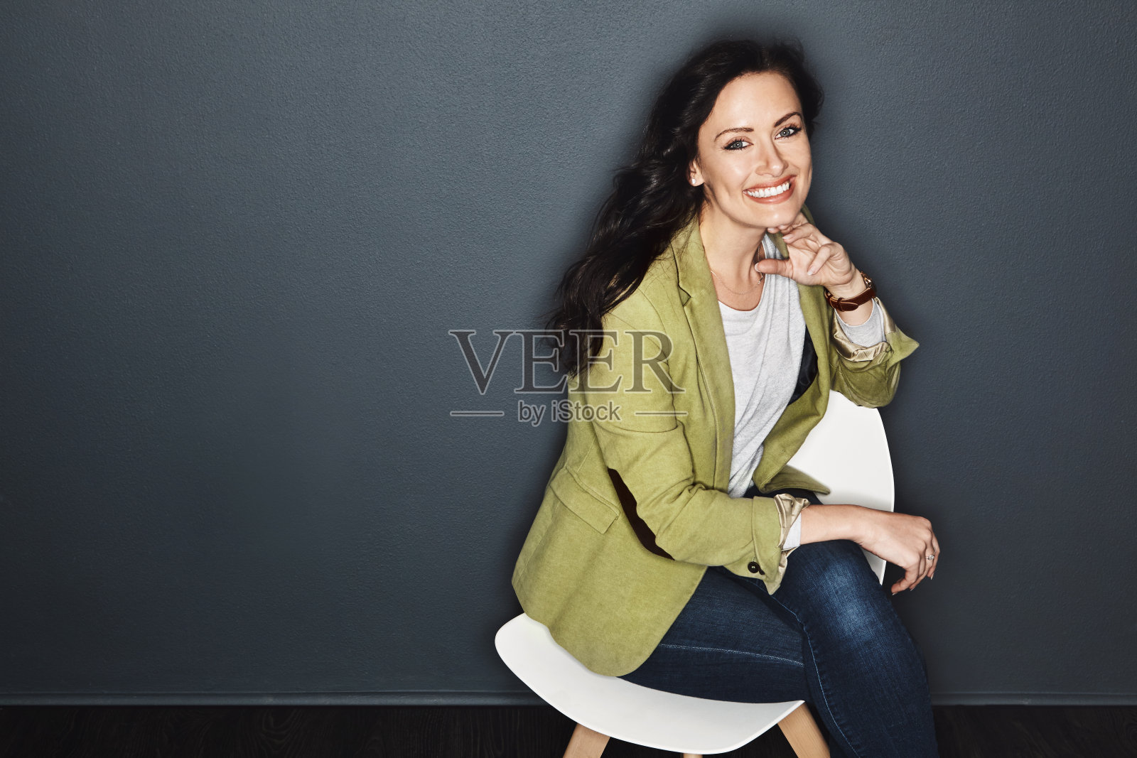 随意而自信地负责照片摄影图片