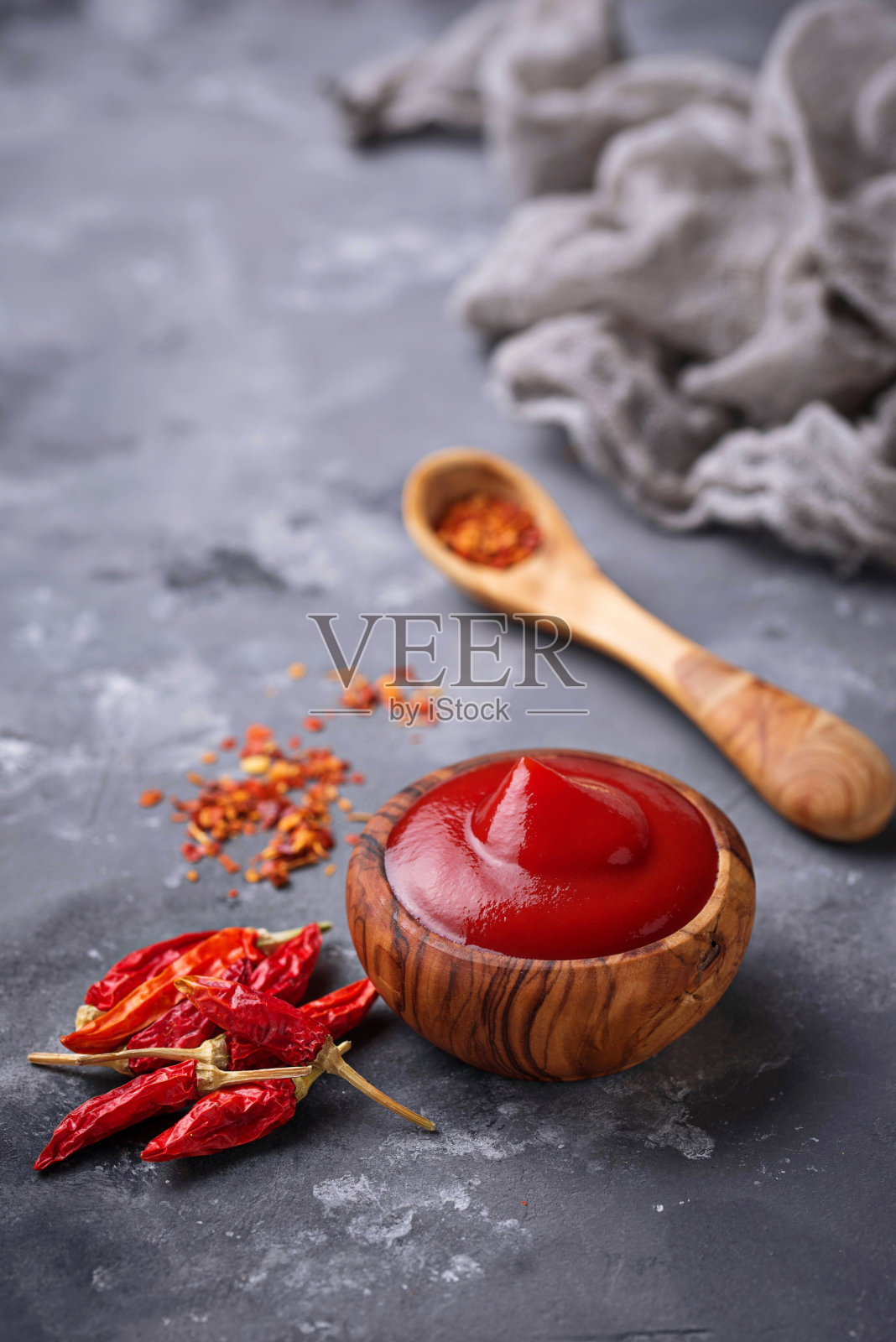 辣椒酱和干辣椒照片摄影图片