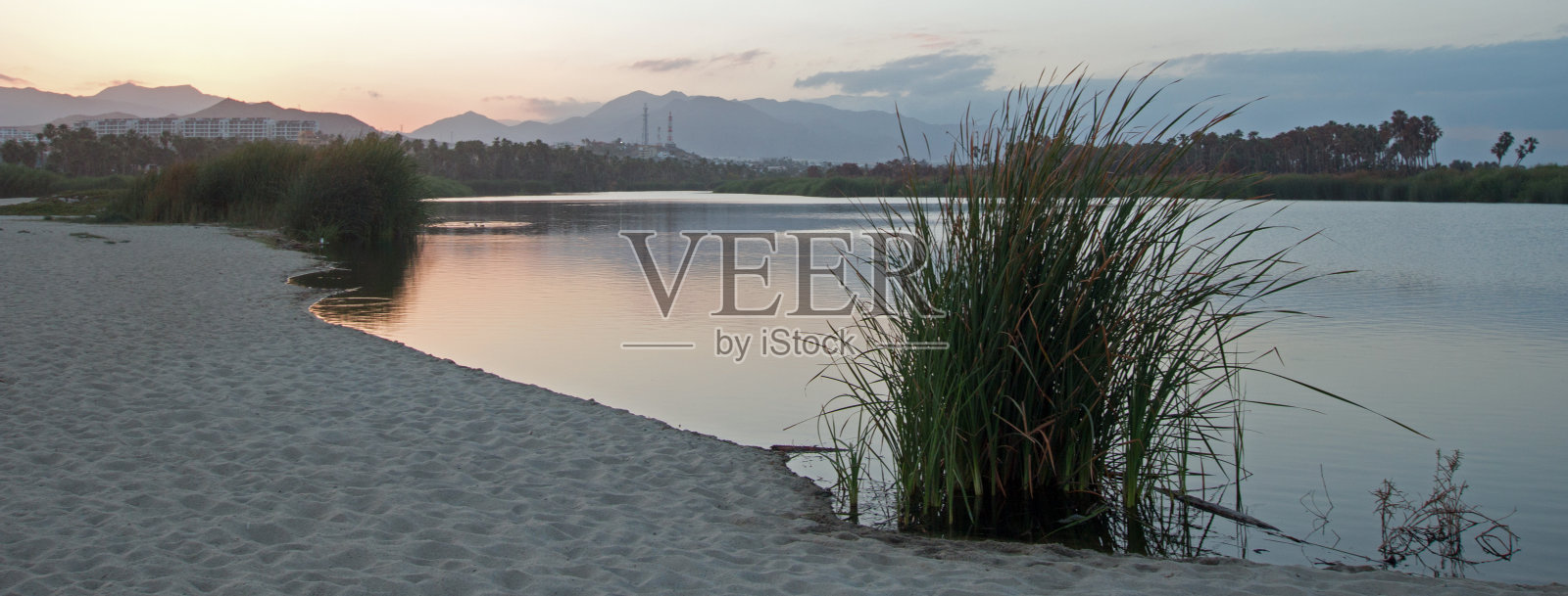 日落在自然保护区在圣何塞德尔卡波在下加利福尼亚墨西哥照片摄影图片